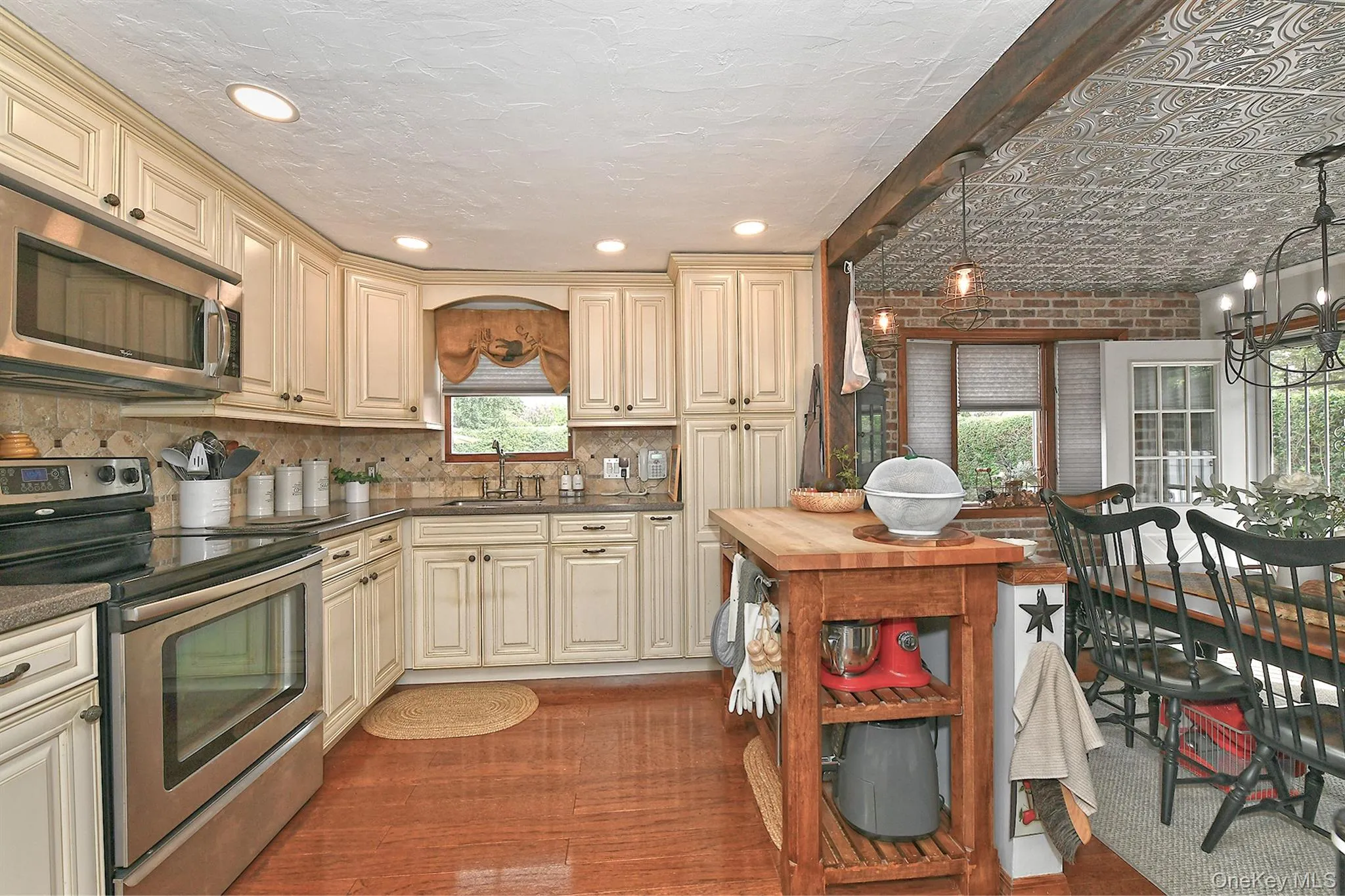 35 Jensen Road, Islip, NY, 4 Bedrooms Bedrooms, 10 Rooms Rooms,3 BathroomsBathrooms,Residential,For Rent,Jensen,0,1047846 35 Jensen Road, Islip, NY, 4 Bedrooms Bedrooms, 10 Rooms Rooms,3 BathroomsBathrooms,Residential,For Rent,Jensen,0,1047846