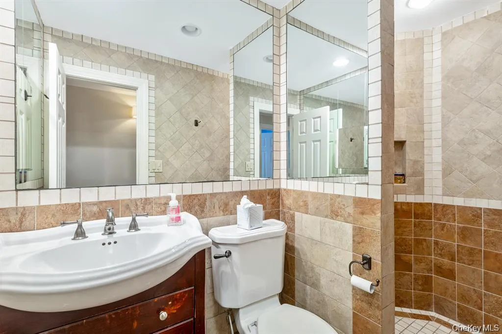 29 Farm Road, Smithtown, NY, 4 Bedrooms Bedrooms, 10 Rooms Rooms,3 BathroomsBathrooms,Residential,For Rent,Farm,0,1047851 29 Farm Road, Smithtown, NY, 4 Bedrooms Bedrooms, 10 Rooms Rooms,3 BathroomsBathrooms,Residential,For Rent,Farm,0,1047851
