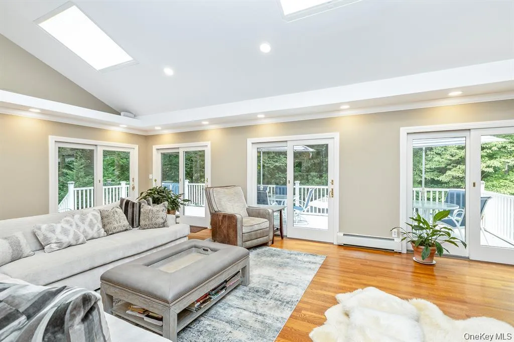 29 Farm Road, Smithtown, NY, 4 Bedrooms Bedrooms, 10 Rooms Rooms,3 BathroomsBathrooms,Residential,For Rent,Farm,0,1047851 29 Farm Road, Smithtown, NY, 4 Bedrooms Bedrooms, 10 Rooms Rooms,3 BathroomsBathrooms,Residential,For Rent,Farm,0,1047851