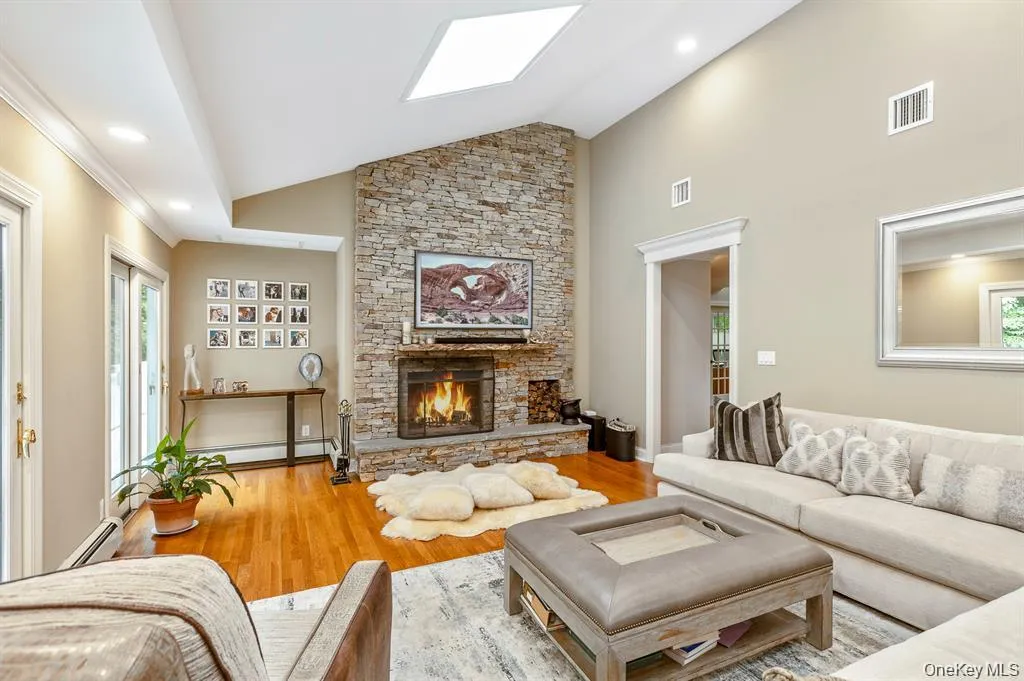 29 Farm Road, Smithtown, NY, 4 Bedrooms Bedrooms, 10 Rooms Rooms,3 BathroomsBathrooms,Residential,For Rent,Farm,0,1047851 29 Farm Road, Smithtown, NY, 4 Bedrooms Bedrooms, 10 Rooms Rooms,3 BathroomsBathrooms,Residential,For Rent,Farm,0,1047851