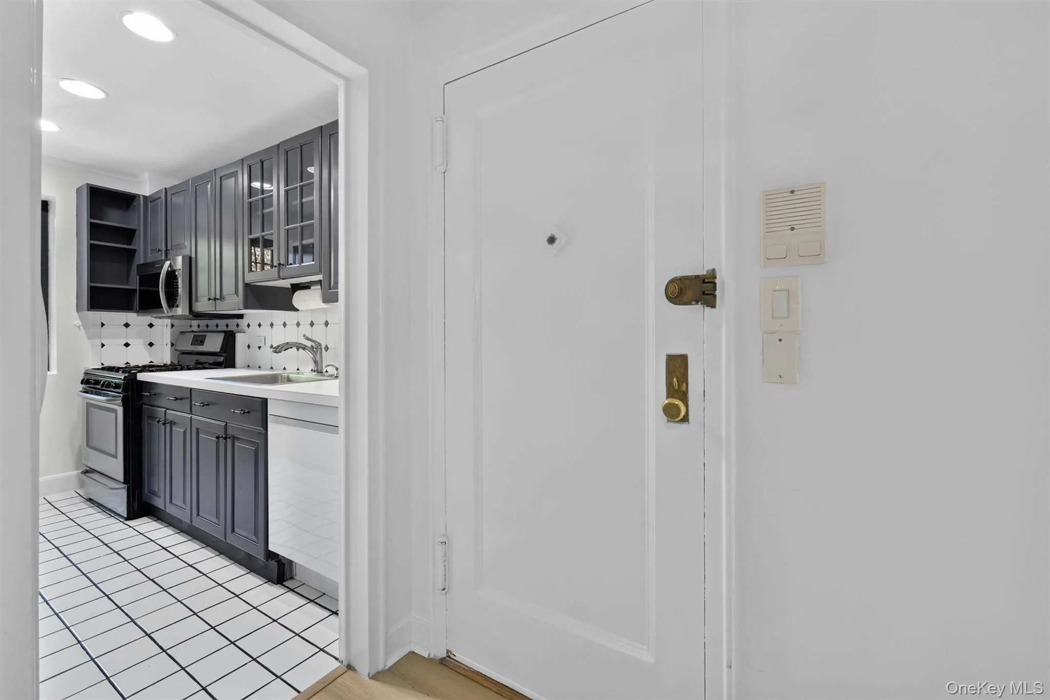 6 Manchester Road, Eastchester, NY, 2 Bedrooms Bedrooms, 5 Rooms Rooms,1 BathroomBathrooms,Residential,For Rent,Manchester,0,1047859 6 Manchester Road, Eastchester, NY, 2 Bedrooms Bedrooms, 5 Rooms Rooms,1 BathroomBathrooms,Residential,For Rent,Manchester,0,1047859