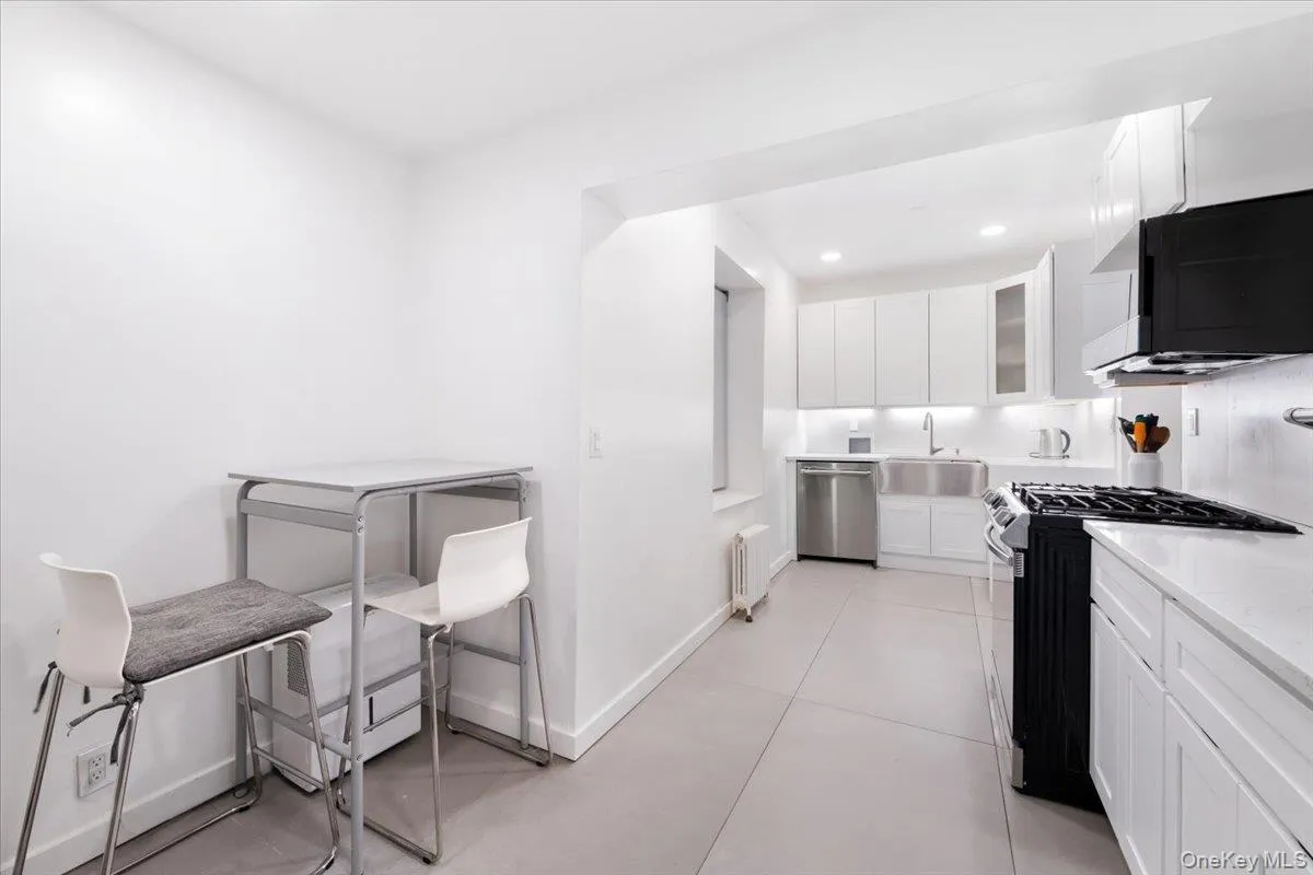 Eat-in-kitchen with space for a table Eat-in-kitchen with space for a table