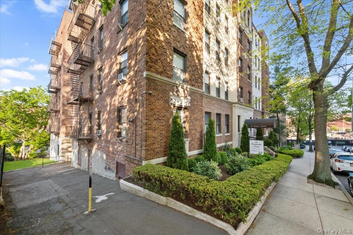30 Windsor Terrace, White Plains, NY, 2 Bedrooms Bedrooms, 4 Rooms Rooms,1 BathroomBathrooms,Residential,For Rent,Windsor,0,1047864 30 Windsor Terrace, White Plains, NY, 2 Bedrooms Bedrooms, 4 Rooms Rooms,1 BathroomBathrooms,Residential,For Rent,Windsor,0,1047864