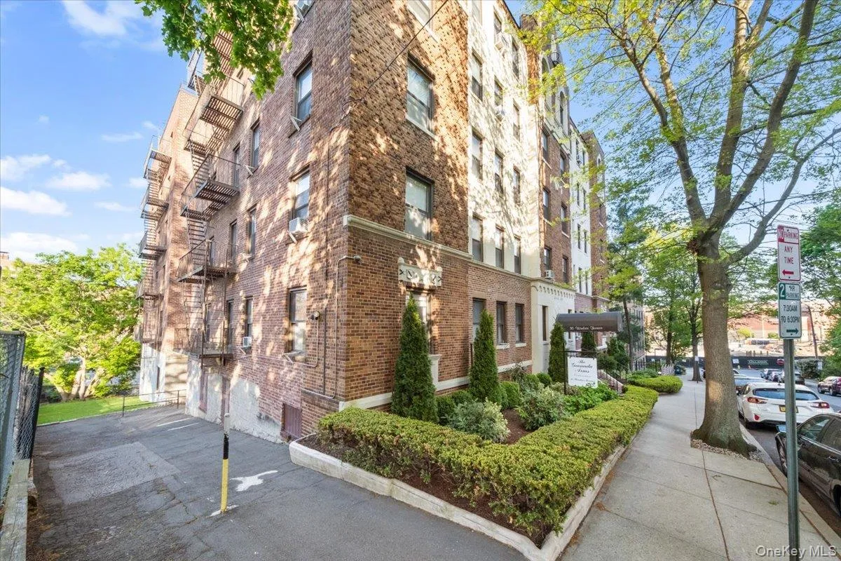 30 Windsor Terrace, White Plains, NY, 2 Bedrooms Bedrooms, 4 Rooms Rooms,1 BathroomBathrooms,Residential,For Rent,Windsor,0,1047864 30 Windsor Terrace, White Plains, NY, 2 Bedrooms Bedrooms, 4 Rooms Rooms,1 BathroomBathrooms,Residential,For Rent,Windsor,0,1047864