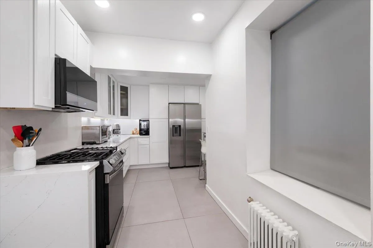 Large NEWLY renovated kitchen is a wonderful space that all home chefs will love! Large NEWLY renovated kitchen is a wonderful space that all home chefs will love!