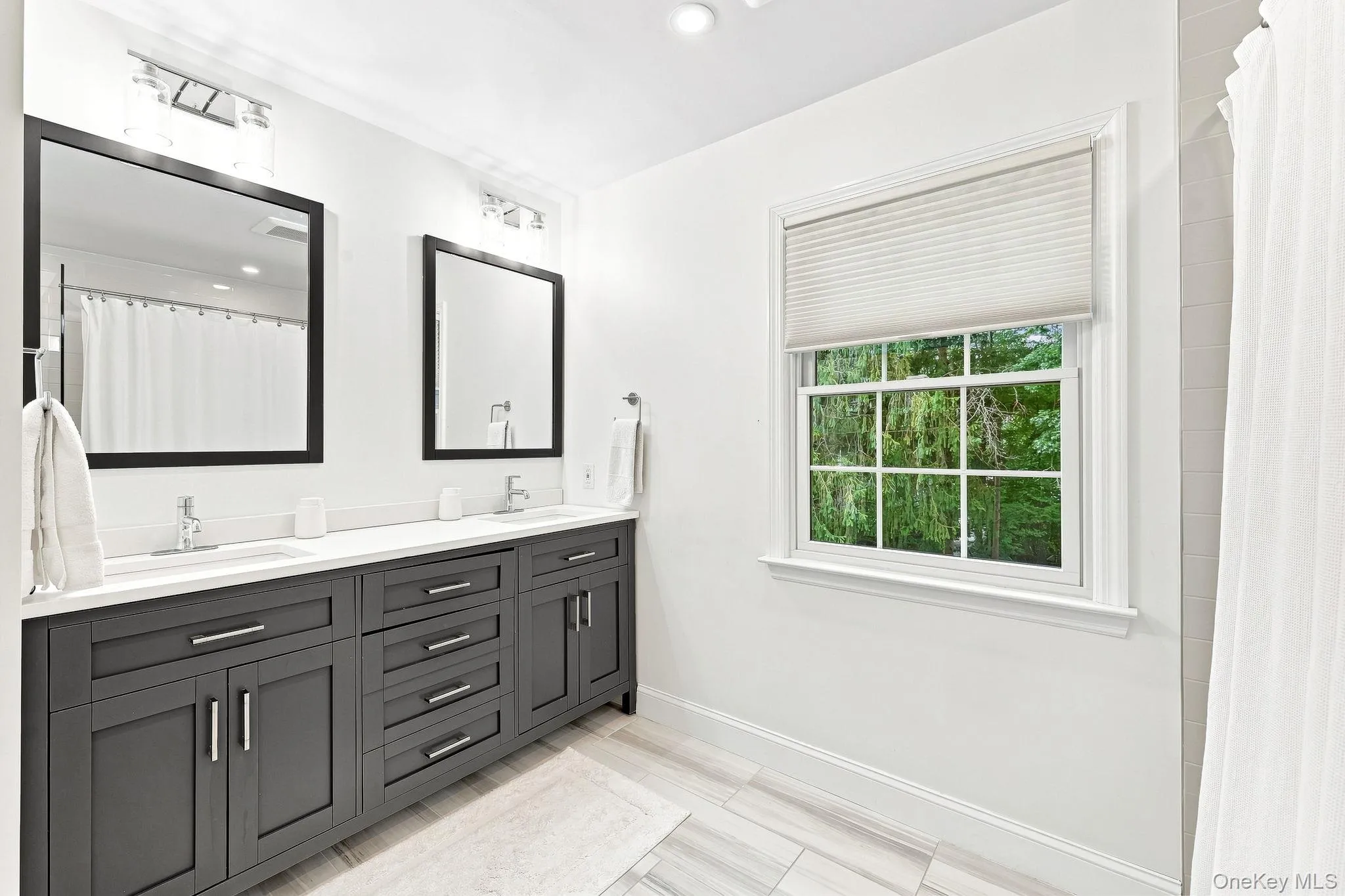 Hall Bath with Dual Vanity Hall Bath with Dual Vanity