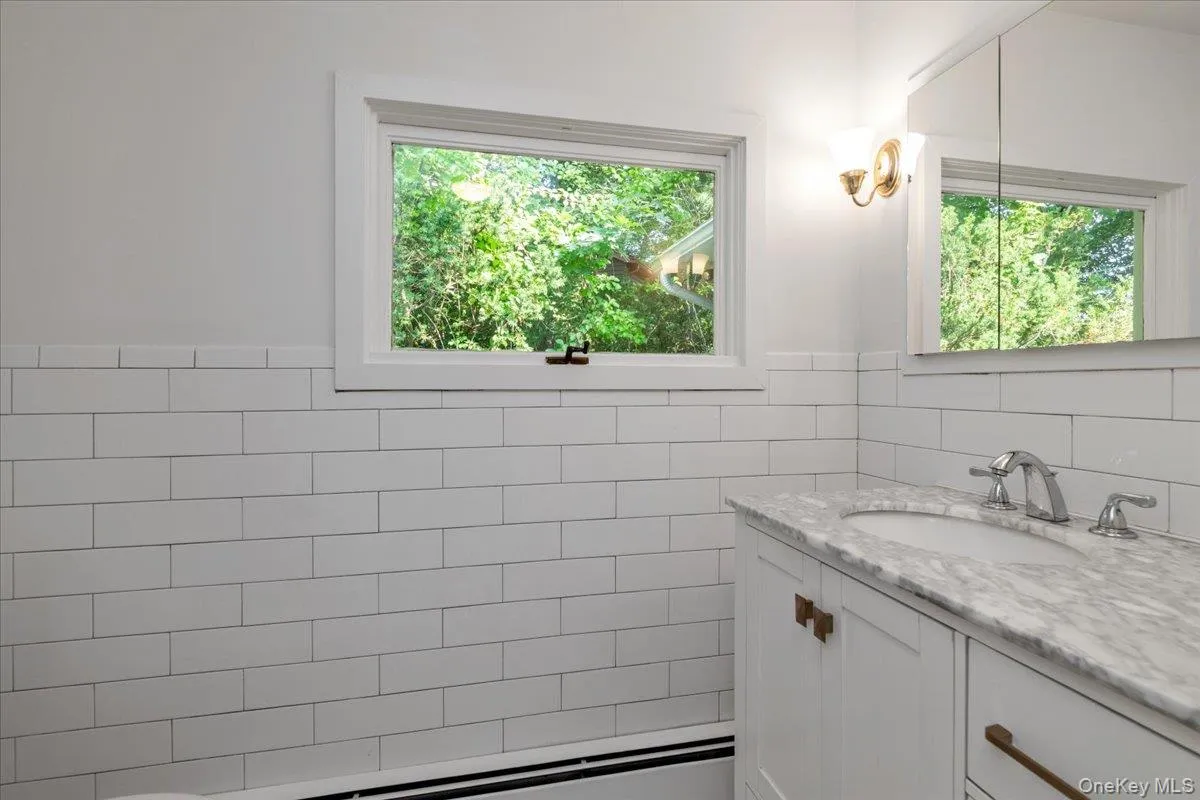 22 Putnam Avenue, Glen Cove, NY, 2 Bedrooms Bedrooms, 4 Rooms Rooms,1 BathroomBathrooms,Residential Lease,For Rent,Putnam,0,1047875 22 Putnam Avenue, Glen Cove, NY, 2 Bedrooms Bedrooms, 4 Rooms Rooms,1 BathroomBathrooms,Residential Lease,For Rent,Putnam,0,1047875