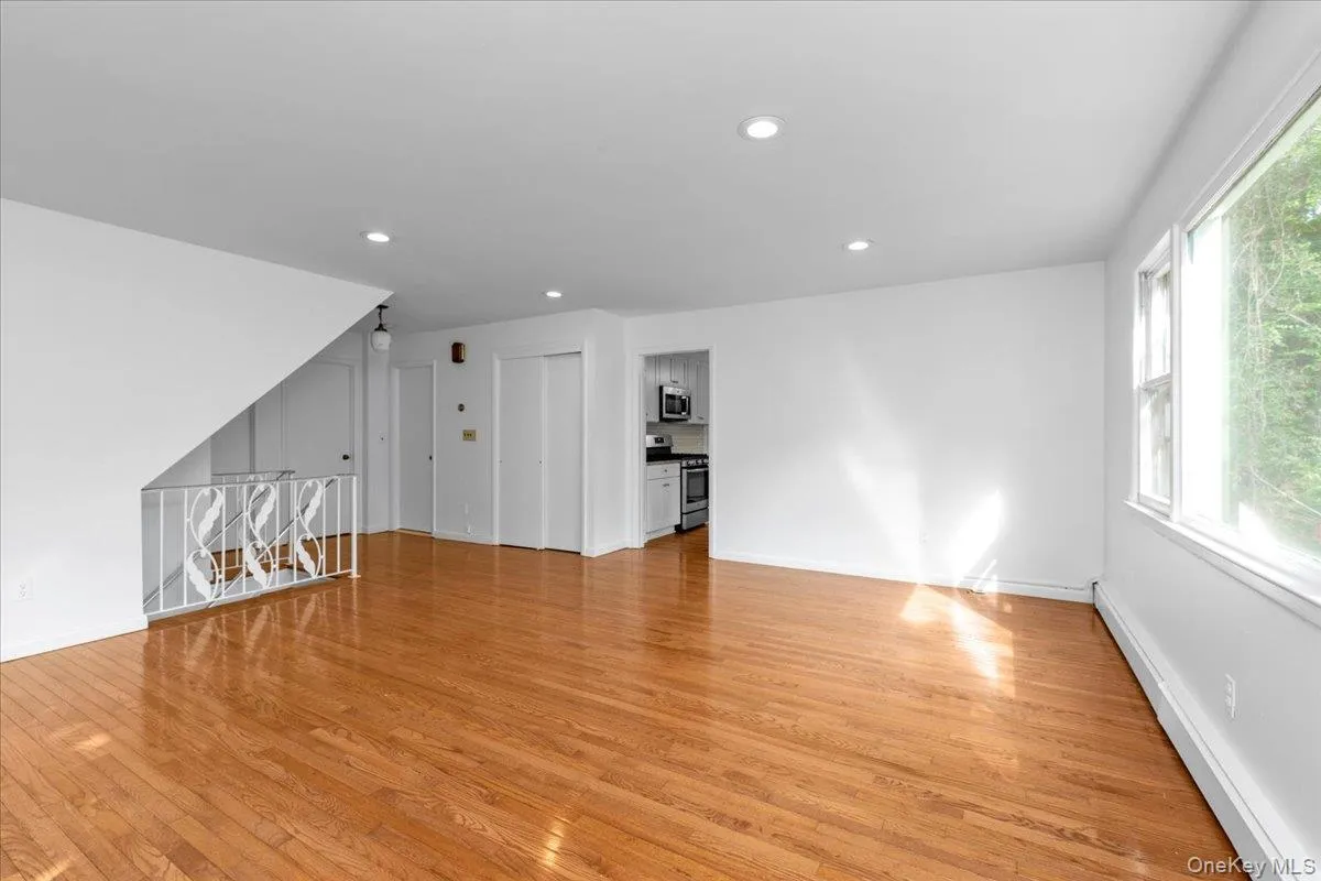 22 Putnam Avenue, Glen Cove, NY, 2 Bedrooms Bedrooms, 4 Rooms Rooms,1 BathroomBathrooms,Residential Lease,For Rent,Putnam,0,1047875 22 Putnam Avenue, Glen Cove, NY, 2 Bedrooms Bedrooms, 4 Rooms Rooms,1 BathroomBathrooms,Residential Lease,For Rent,Putnam,0,1047875
