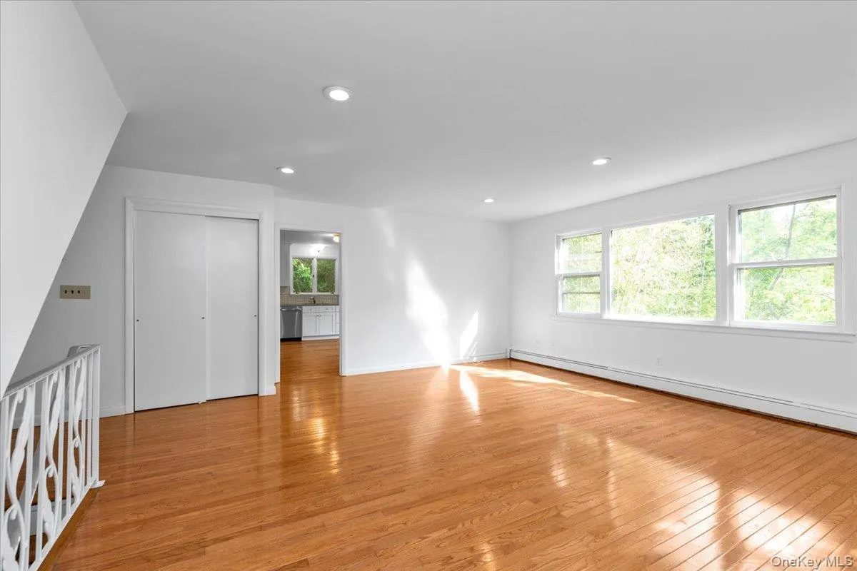 22 Putnam Avenue, Glen Cove, NY, 2 Bedrooms Bedrooms, 4 Rooms Rooms,1 BathroomBathrooms,Residential Lease,For Rent,Putnam,0,1047875 22 Putnam Avenue, Glen Cove, NY, 2 Bedrooms Bedrooms, 4 Rooms Rooms,1 BathroomBathrooms,Residential Lease,For Rent,Putnam,0,1047875