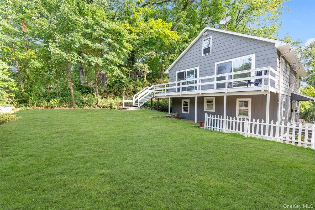 22 Putnam Avenue, Glen Cove, NY, 2 Bedrooms Bedrooms, 4 Rooms Rooms,1 BathroomBathrooms,Residential Lease,For Rent,Putnam,0,1047875 22 Putnam Avenue, Glen Cove, NY, 2 Bedrooms Bedrooms, 4 Rooms Rooms,1 BathroomBathrooms,Residential Lease,For Rent,Putnam,0,1047875
