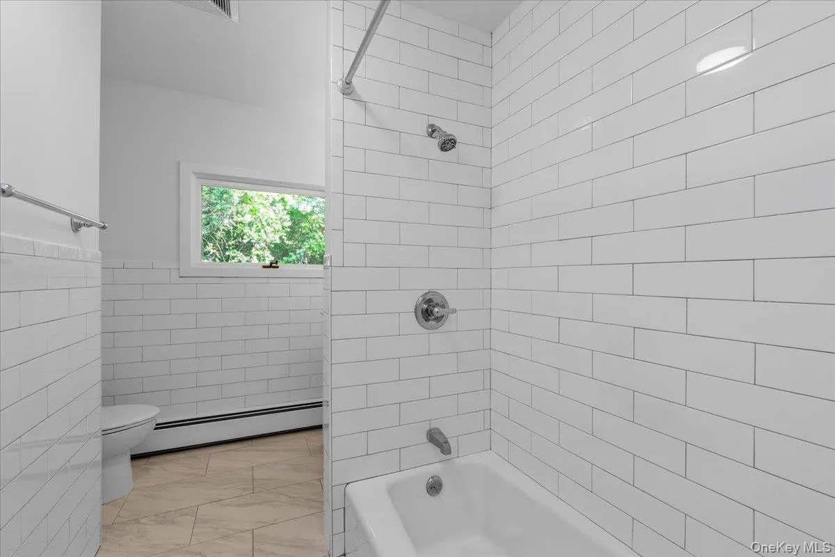 22 Putnam Avenue, Glen Cove, NY, 2 Bedrooms Bedrooms, 4 Rooms Rooms,1 BathroomBathrooms,Residential Lease,For Rent,Putnam,0,1047875 22 Putnam Avenue, Glen Cove, NY, 2 Bedrooms Bedrooms, 4 Rooms Rooms,1 BathroomBathrooms,Residential Lease,For Rent,Putnam,0,1047875