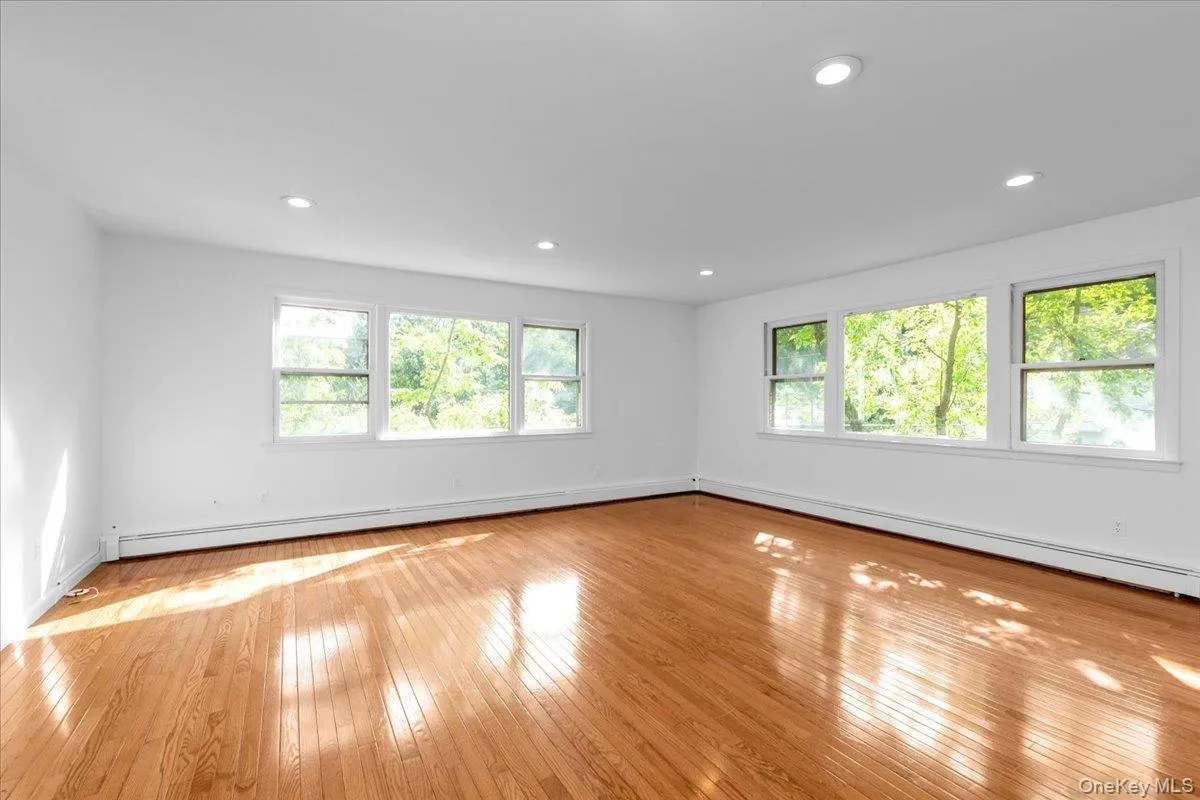 22 Putnam Avenue, Glen Cove, NY, 2 Bedrooms Bedrooms, 4 Rooms Rooms,1 BathroomBathrooms,Residential Lease,For Rent,Putnam,0,1047875 22 Putnam Avenue, Glen Cove, NY, 2 Bedrooms Bedrooms, 4 Rooms Rooms,1 BathroomBathrooms,Residential Lease,For Rent,Putnam,0,1047875