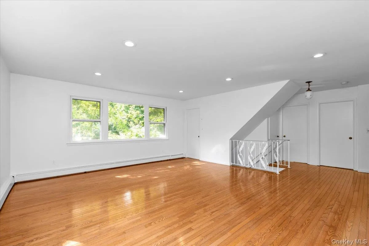 22 Putnam Avenue, Glen Cove, NY, 2 Bedrooms Bedrooms, 4 Rooms Rooms,1 BathroomBathrooms,Residential Lease,For Rent,Putnam,0,1047875 22 Putnam Avenue, Glen Cove, NY, 2 Bedrooms Bedrooms, 4 Rooms Rooms,1 BathroomBathrooms,Residential Lease,For Rent,Putnam,0,1047875