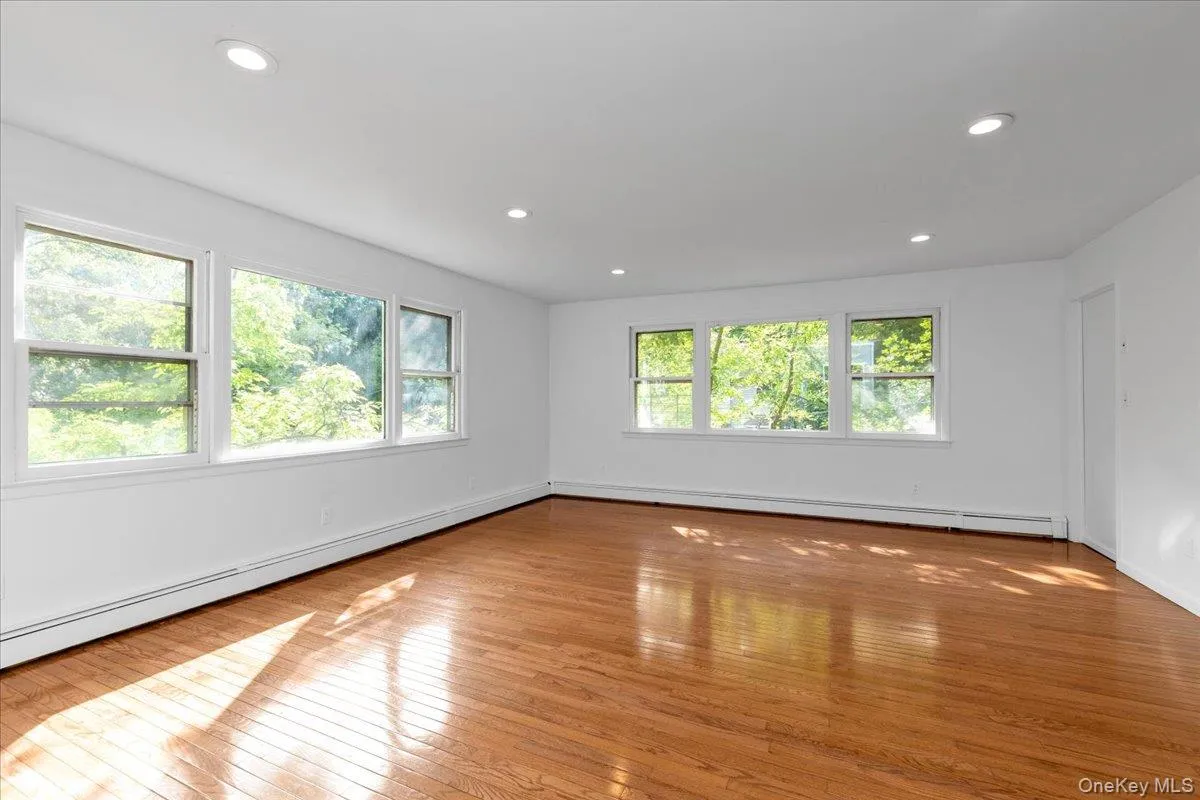 22 Putnam Avenue, Glen Cove, NY, 2 Bedrooms Bedrooms, 4 Rooms Rooms,1 BathroomBathrooms,Residential Lease,For Rent,Putnam,0,1047875 22 Putnam Avenue, Glen Cove, NY, 2 Bedrooms Bedrooms, 4 Rooms Rooms,1 BathroomBathrooms,Residential Lease,For Rent,Putnam,0,1047875