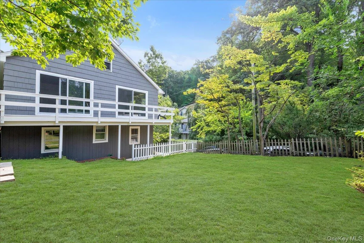 22 Putnam Avenue, Glen Cove, NY, 2 Bedrooms Bedrooms, 4 Rooms Rooms,1 BathroomBathrooms,Residential Lease,For Rent,Putnam,0,1047875 22 Putnam Avenue, Glen Cove, NY, 2 Bedrooms Bedrooms, 4 Rooms Rooms,1 BathroomBathrooms,Residential Lease,For Rent,Putnam,0,1047875