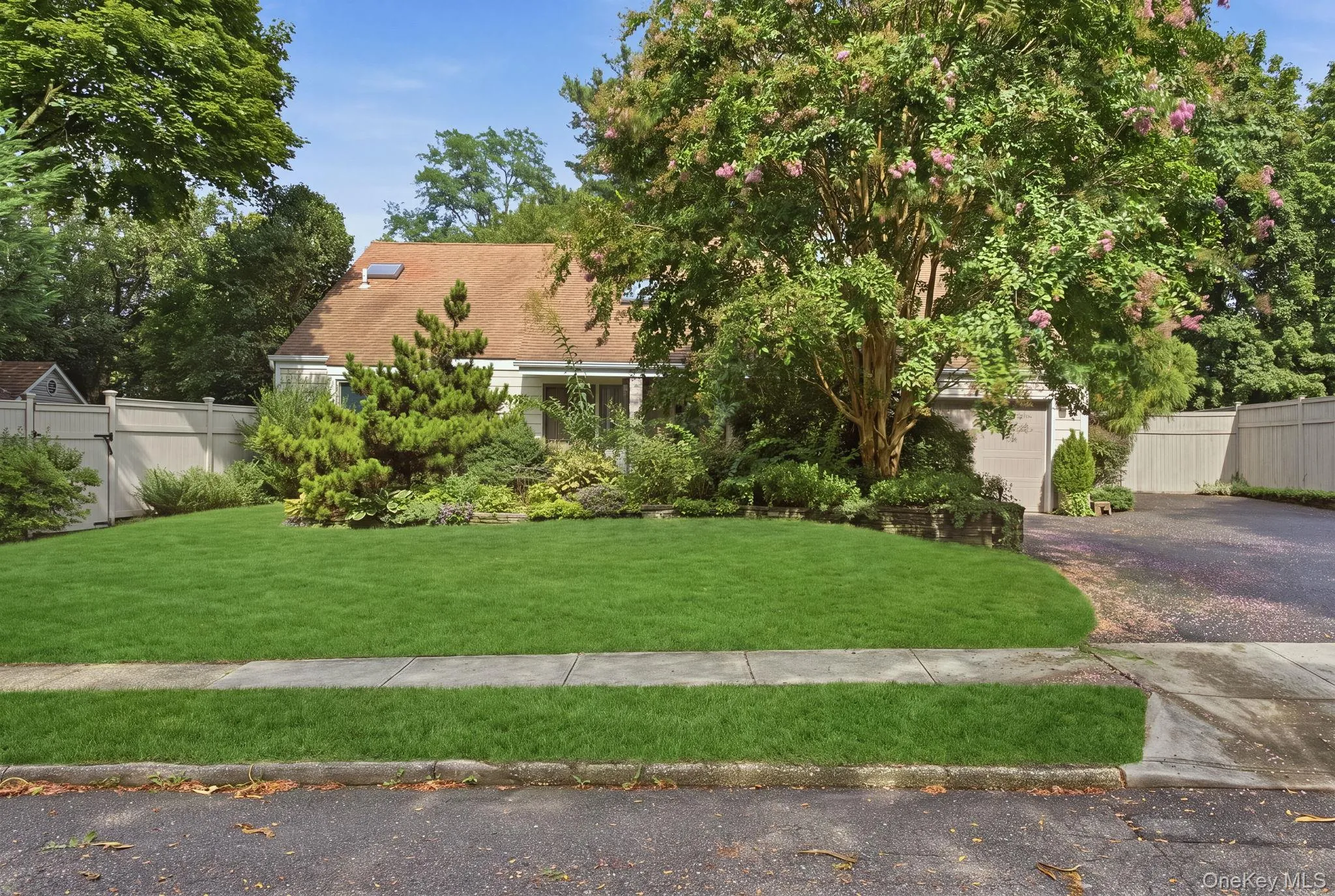 5 Highridge Drive, Huntington, NY, 3 Bedrooms Bedrooms, 8 Rooms Rooms,2 BathroomsBathrooms,Residential,For Rent,Highridge,0,1047883 5 Highridge Drive, Huntington, NY, 3 Bedrooms Bedrooms, 8 Rooms Rooms,2 BathroomsBathrooms,Residential,For Rent,Highridge,0,1047883