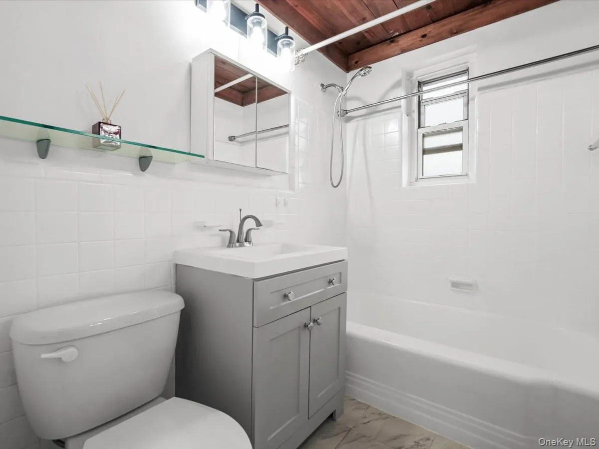 204-12 35th Avenue, New York, NY, 1 Bedroom Bedrooms, 4 Rooms Rooms,1 BathroomBathrooms,Residential,For Rent,35th,0,1047885 204-12 35th Avenue, New York, NY, 1 Bedroom Bedrooms, 4 Rooms Rooms,1 BathroomBathrooms,Residential,For Rent,35th,0,1047885