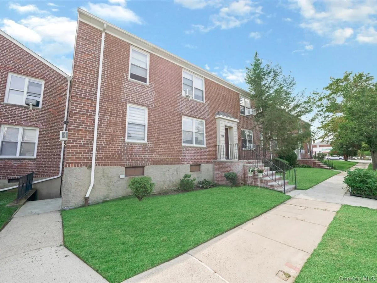 204-12 35th Avenue, New York, NY, 1 Bedroom Bedrooms, 4 Rooms Rooms,1 BathroomBathrooms,Residential,For Rent,35th,0,1047885 204-12 35th Avenue, New York, NY, 1 Bedroom Bedrooms, 4 Rooms Rooms,1 BathroomBathrooms,Residential,For Rent,35th,0,1047885