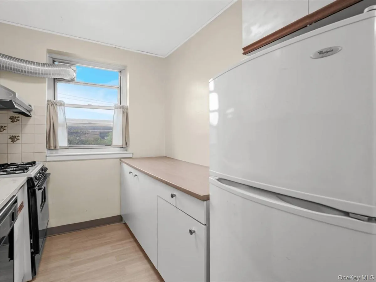 204-12 35th Avenue, New York, NY, 1 Bedroom Bedrooms, 4 Rooms Rooms,1 BathroomBathrooms,Residential,For Rent,35th,0,1047885 204-12 35th Avenue, New York, NY, 1 Bedroom Bedrooms, 4 Rooms Rooms,1 BathroomBathrooms,Residential,For Rent,35th,0,1047885