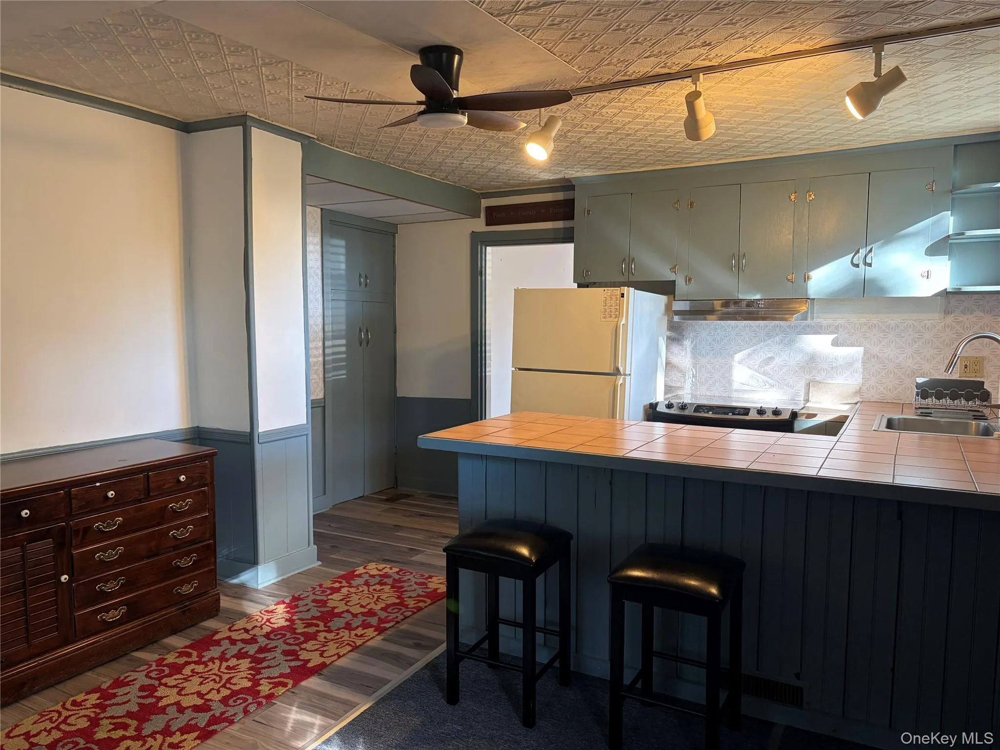 549 Main Road, Riverhead, NY, 2 Bedrooms Bedrooms, 7 Rooms Rooms,1 BathroomBathrooms,Residential Lease,For Rent,Main,0,1047889 549 Main Road, Riverhead, NY, 2 Bedrooms Bedrooms, 7 Rooms Rooms,1 BathroomBathrooms,Residential Lease,For Rent,Main,0,1047889
