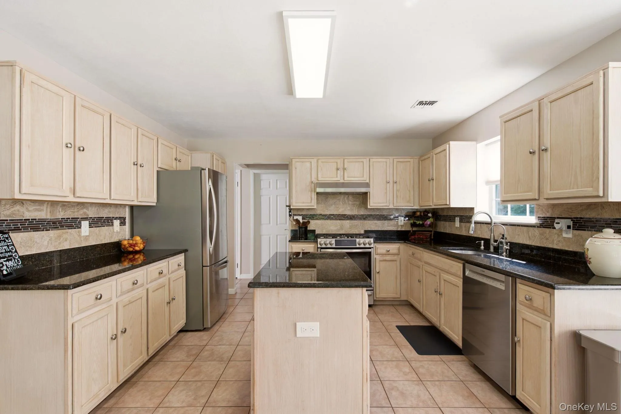 28 Colony Drive, Islip, NY, 3 Bedrooms Bedrooms, 7 Rooms Rooms,2 BathroomsBathrooms,Residential,For Rent,Colony,0,1047891 28 Colony Drive, Islip, NY, 3 Bedrooms Bedrooms, 7 Rooms Rooms,2 BathroomsBathrooms,Residential,For Rent,Colony,0,1047891