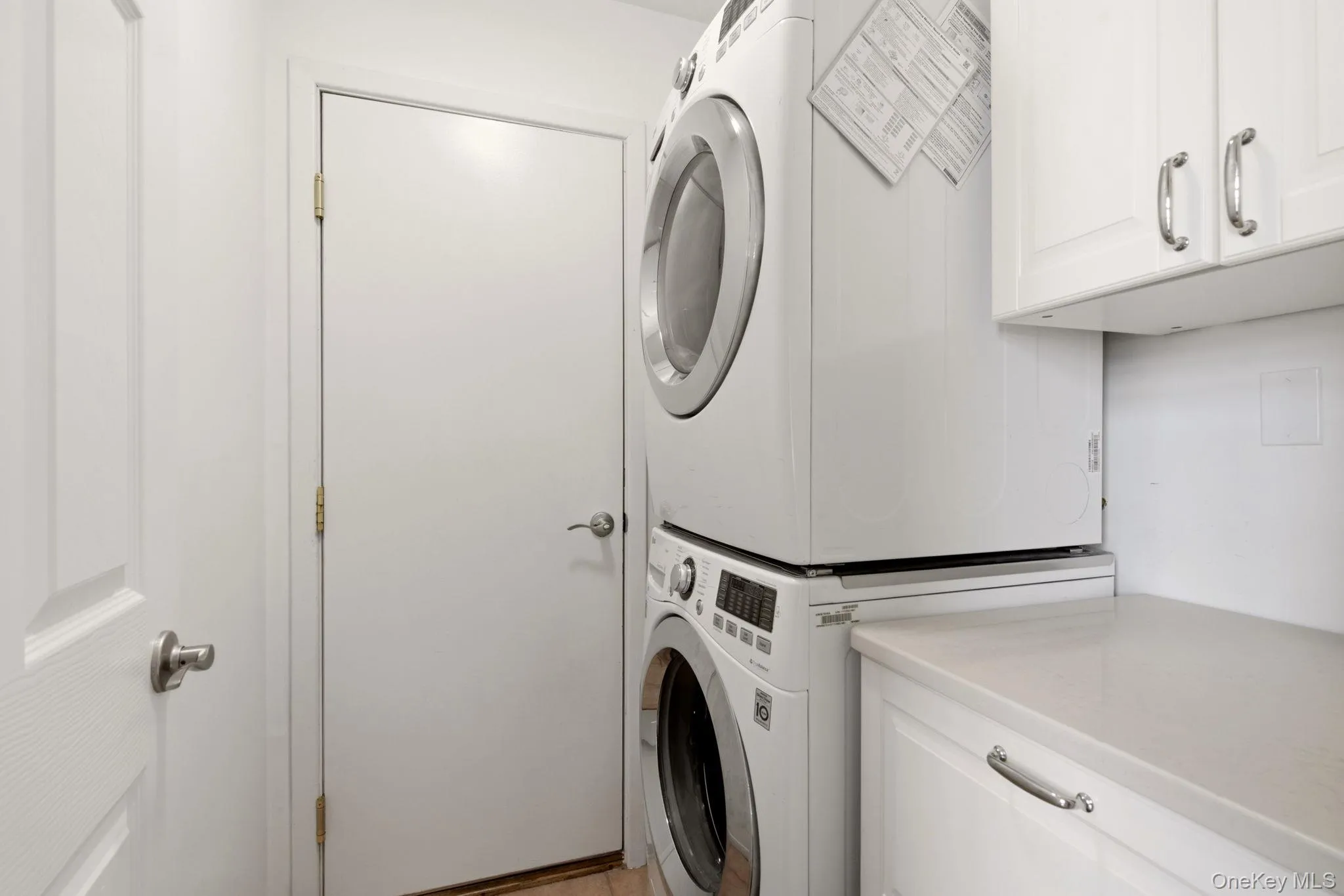28 Colony Drive, Islip, NY, 3 Bedrooms Bedrooms, 7 Rooms Rooms,2 BathroomsBathrooms,Residential,For Rent,Colony,0,1047891 28 Colony Drive, Islip, NY, 3 Bedrooms Bedrooms, 7 Rooms Rooms,2 BathroomsBathrooms,Residential,For Rent,Colony,0,1047891
