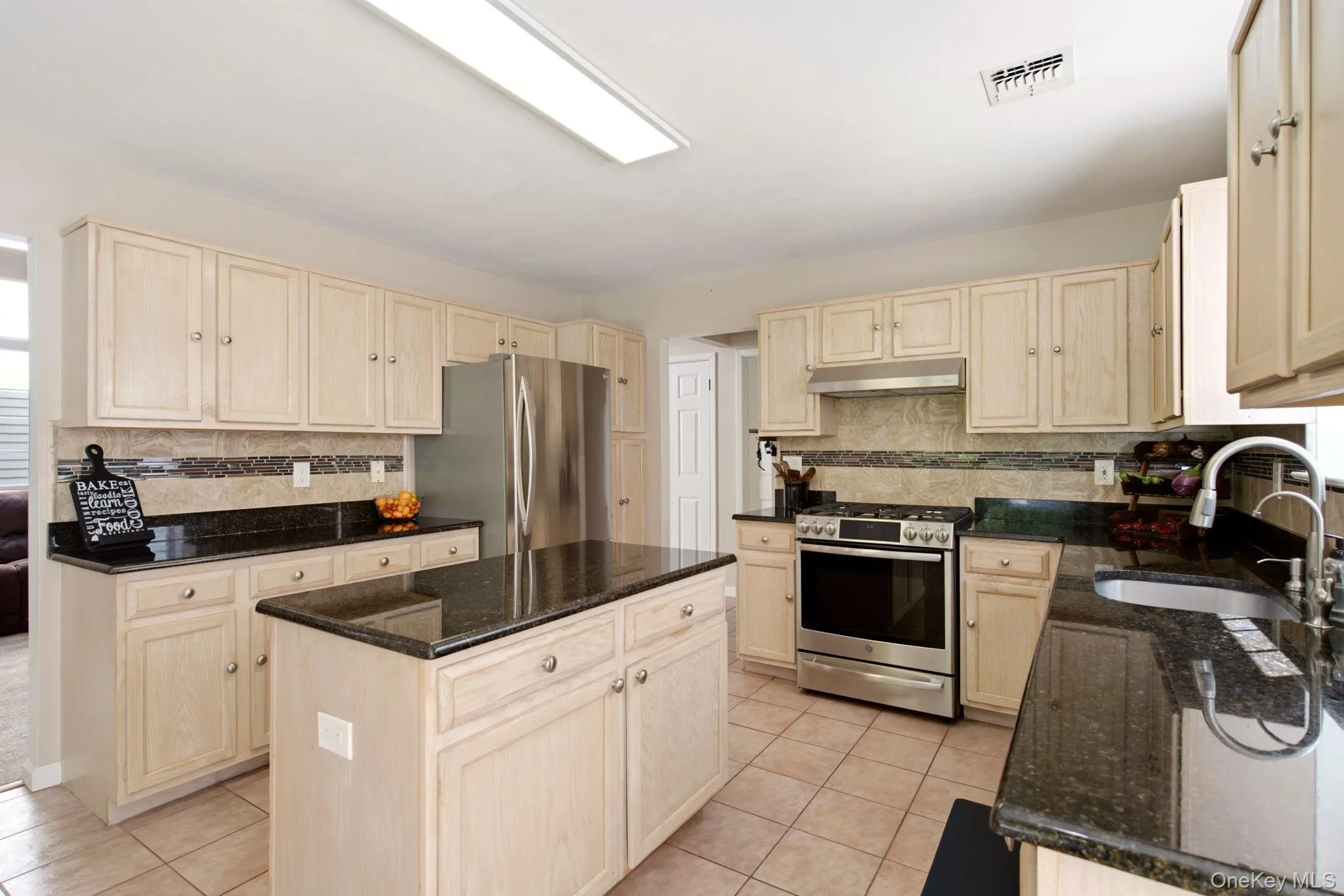28 Colony Drive, Islip, NY, 3 Bedrooms Bedrooms, 7 Rooms Rooms,2 BathroomsBathrooms,Residential,For Rent,Colony,0,1047891 28 Colony Drive, Islip, NY, 3 Bedrooms Bedrooms, 7 Rooms Rooms,2 BathroomsBathrooms,Residential,For Rent,Colony,0,1047891