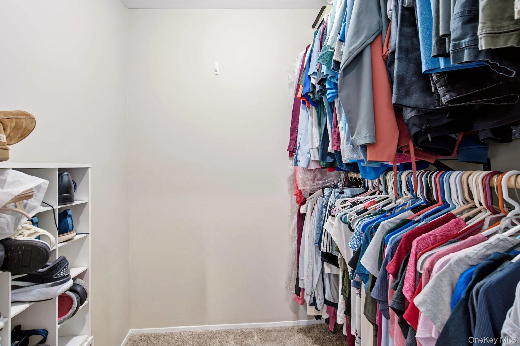 28 Colony Drive, Islip, NY, 3 Bedrooms Bedrooms, 7 Rooms Rooms,2 BathroomsBathrooms,Residential,For Rent,Colony,0,1047891 28 Colony Drive, Islip, NY, 3 Bedrooms Bedrooms, 7 Rooms Rooms,2 BathroomsBathrooms,Residential,For Rent,Colony,0,1047891