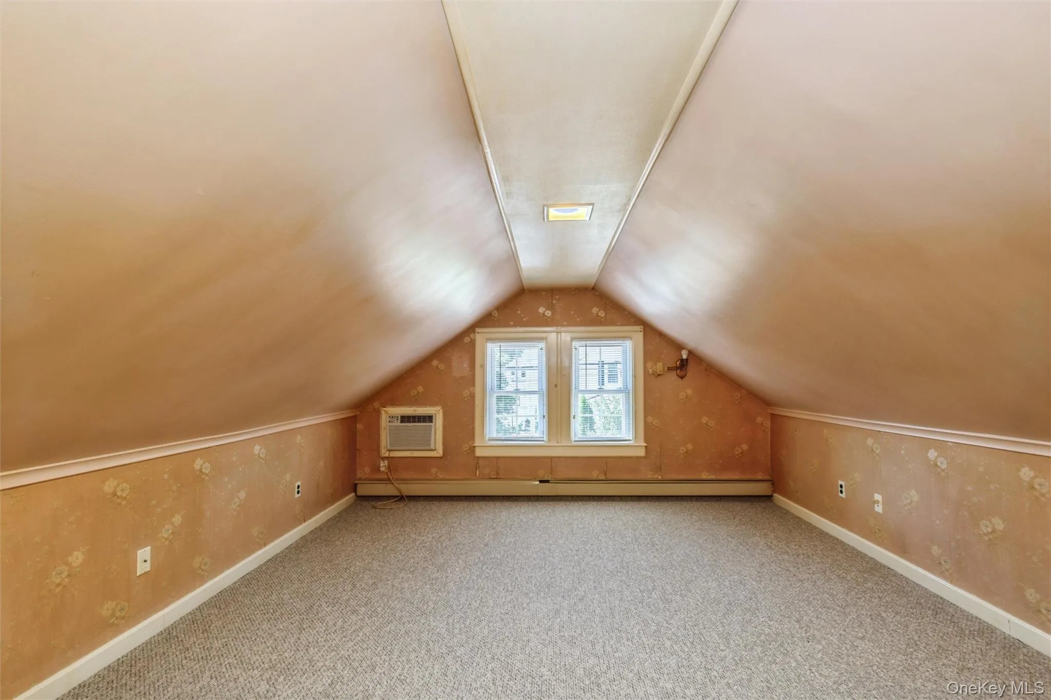 Upstairs large bedroom Upstairs large bedroom
