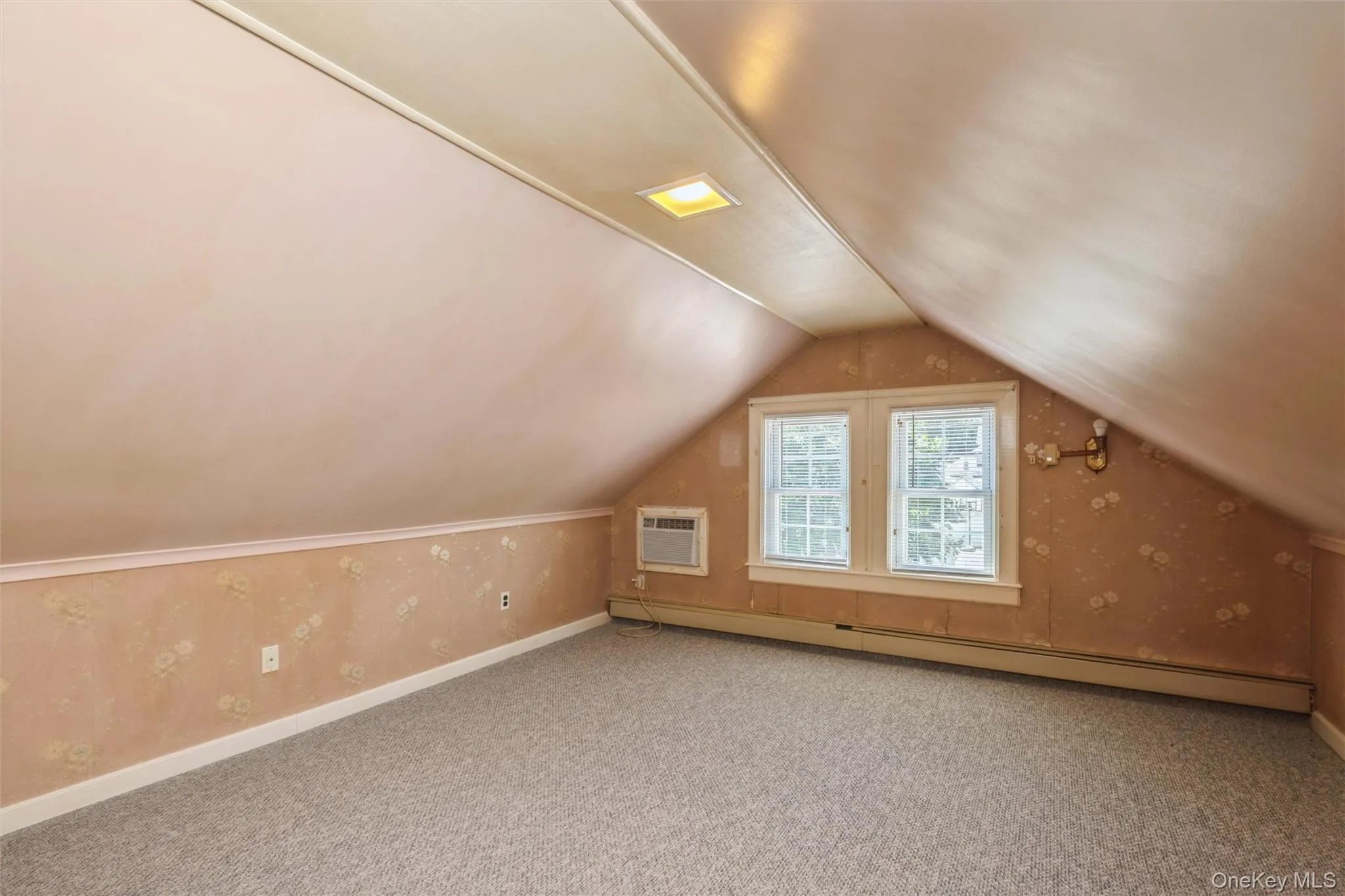 Upstairs large bedroom Upstairs large bedroom