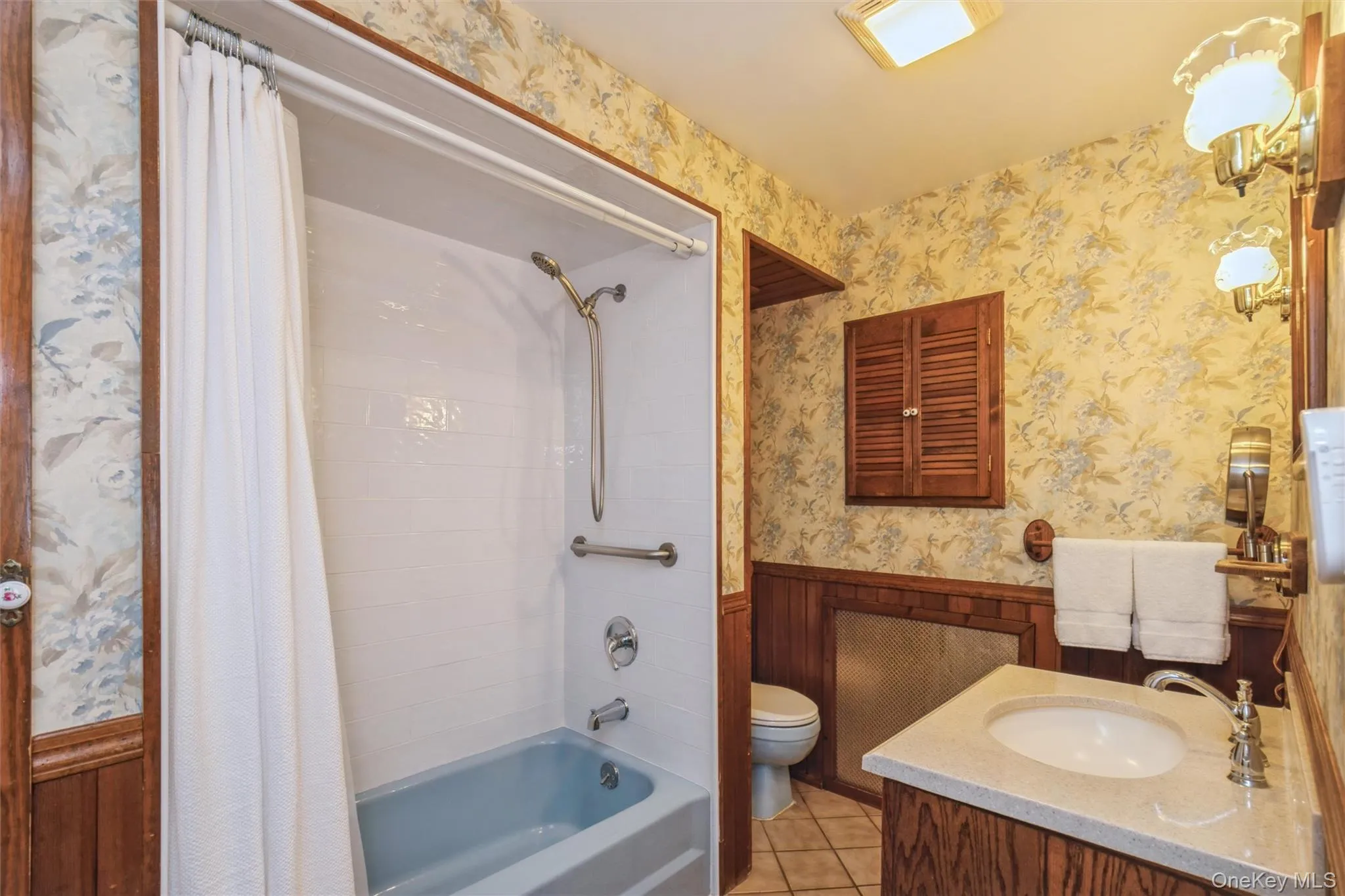 Full Bath on main floor Full Bath on main floor