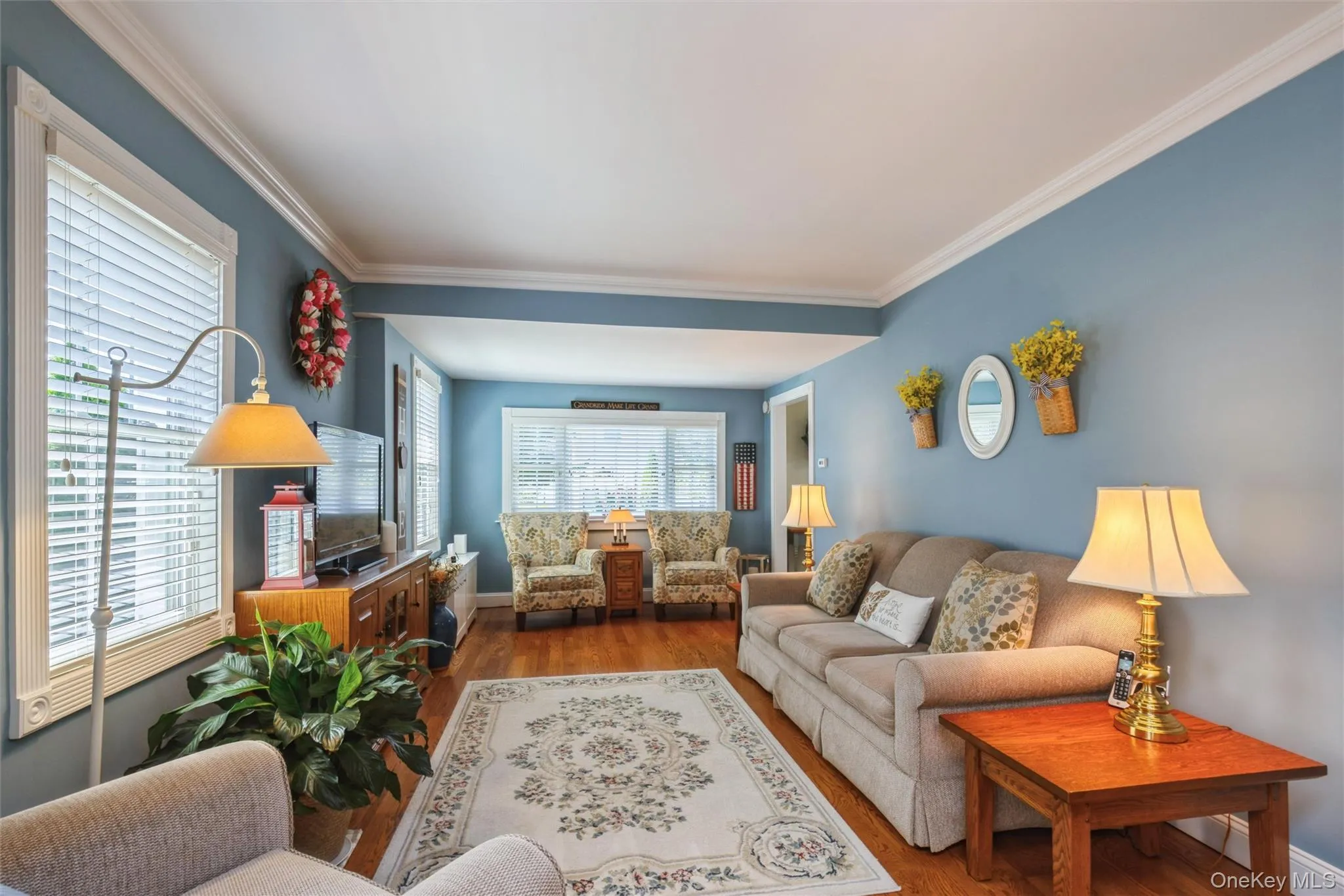 Living room with crown molding and anderson windows Living room with crown molding and anderson windows