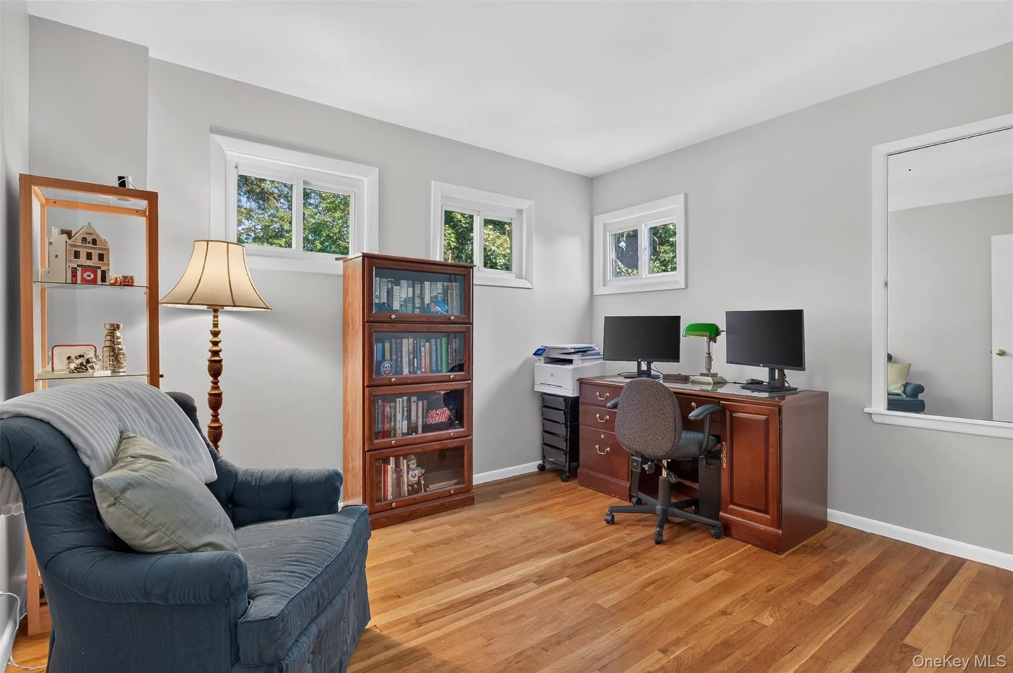 Bedroom/Office Bedroom/Office