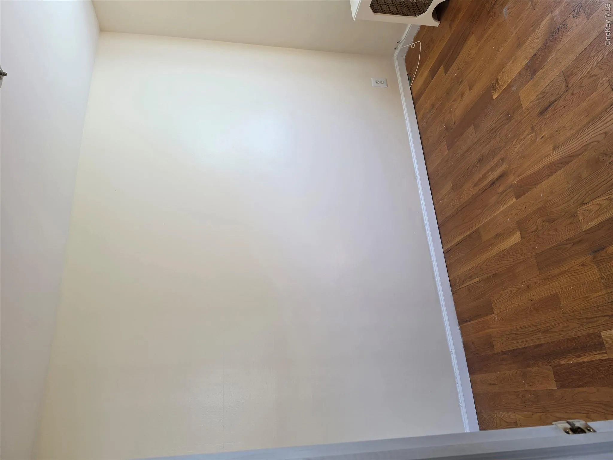 195-25 Woodhull Avenue, New York, NY, 3 Bedrooms Bedrooms, 5 Rooms Rooms,1 BathroomBathrooms,Residential Lease,For Rent,Woodhull,0,1047900 195-25 Woodhull Avenue, New York, NY, 3 Bedrooms Bedrooms, 5 Rooms Rooms,1 BathroomBathrooms,Residential Lease,For Rent,Woodhull,0,1047900