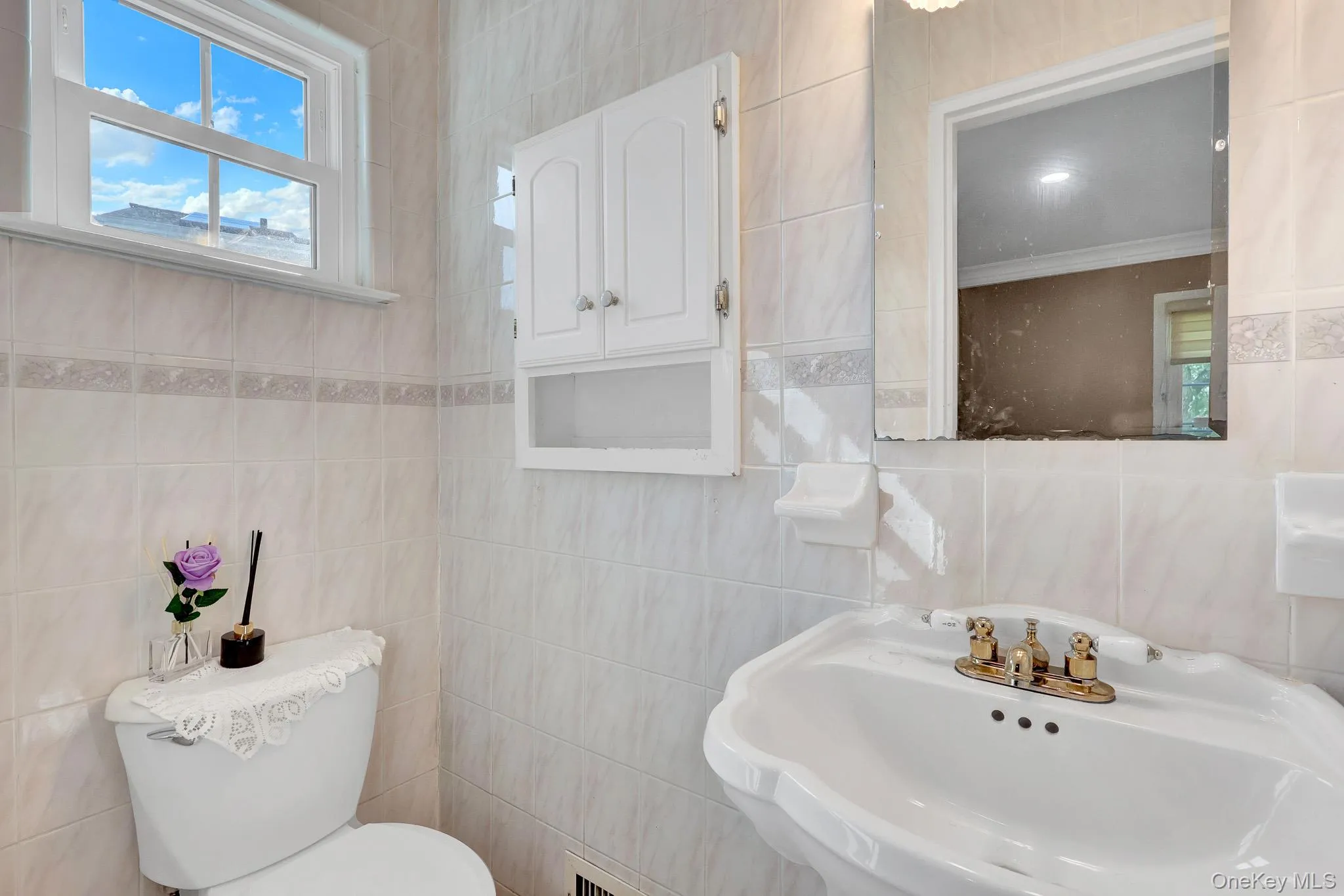 3 Daniel Drive, Oyster Bay, NY, 3 Bedrooms Bedrooms, 7 Rooms Rooms,2 BathroomsBathrooms,Residential,For Rent,Daniel,0,1047910 3 Daniel Drive, Oyster Bay, NY, 3 Bedrooms Bedrooms, 7 Rooms Rooms,2 BathroomsBathrooms,Residential,For Rent,Daniel,0,1047910