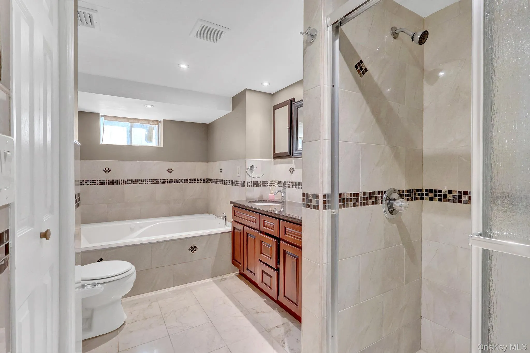 3 Daniel Drive, Oyster Bay, NY, 3 Bedrooms Bedrooms, 7 Rooms Rooms,2 BathroomsBathrooms,Residential,For Rent,Daniel,0,1047910 3 Daniel Drive, Oyster Bay, NY, 3 Bedrooms Bedrooms, 7 Rooms Rooms,2 BathroomsBathrooms,Residential,For Rent,Daniel,0,1047910