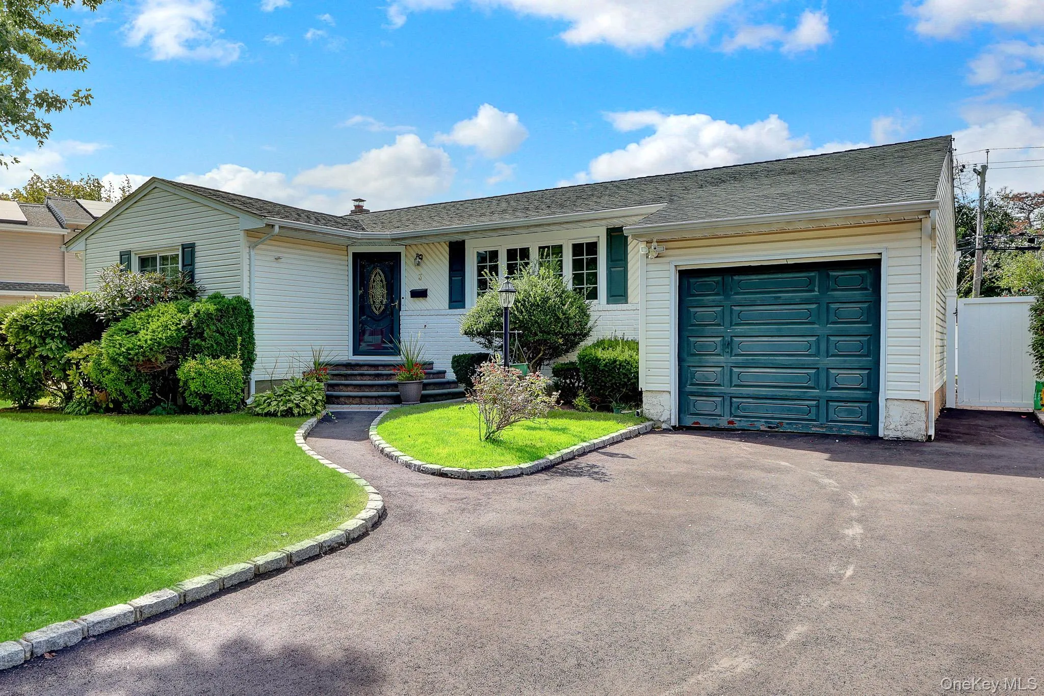 3 Daniel Drive, Oyster Bay, NY, 3 Bedrooms Bedrooms, 7 Rooms Rooms,2 BathroomsBathrooms,Residential,For Rent,Daniel,0,1047910 3 Daniel Drive, Oyster Bay, NY, 3 Bedrooms Bedrooms, 7 Rooms Rooms,2 BathroomsBathrooms,Residential,For Rent,Daniel,0,1047910
