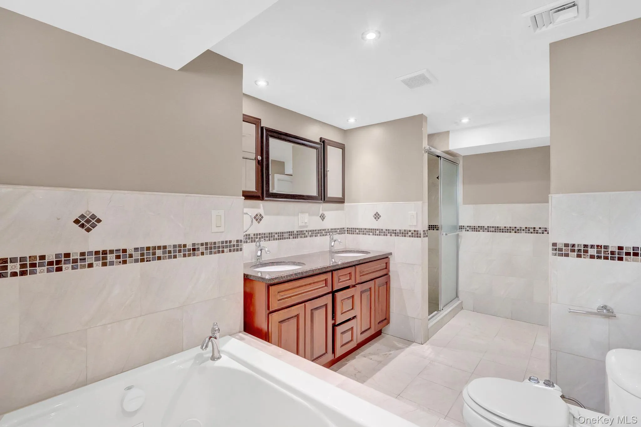 3 Daniel Drive, Oyster Bay, NY, 3 Bedrooms Bedrooms, 7 Rooms Rooms,2 BathroomsBathrooms,Residential,For Rent,Daniel,0,1047910 3 Daniel Drive, Oyster Bay, NY, 3 Bedrooms Bedrooms, 7 Rooms Rooms,2 BathroomsBathrooms,Residential,For Rent,Daniel,0,1047910