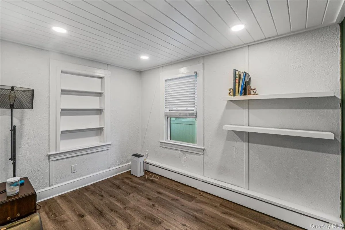145 Carroll Avenue, Brookhaven, NY, 2 Bedrooms Bedrooms, 5 Rooms Rooms,1 BathroomBathrooms,Residential,For Rent,Carroll,0,1047914 145 Carroll Avenue, Brookhaven, NY, 2 Bedrooms Bedrooms, 5 Rooms Rooms,1 BathroomBathrooms,Residential,For Rent,Carroll,0,1047914