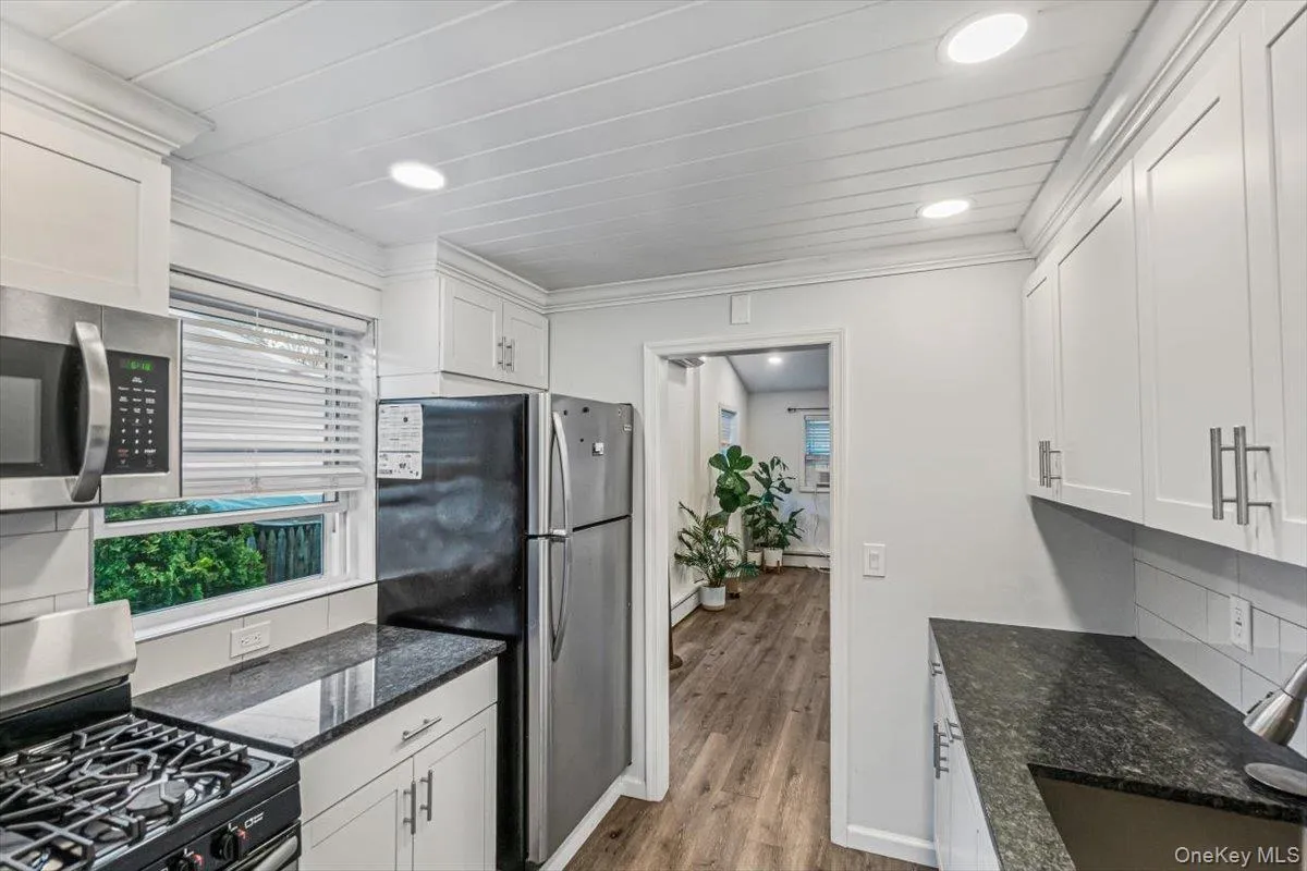 145 Carroll Avenue, Brookhaven, NY, 2 Bedrooms Bedrooms, 5 Rooms Rooms,1 BathroomBathrooms,Residential,For Rent,Carroll,0,1047914 145 Carroll Avenue, Brookhaven, NY, 2 Bedrooms Bedrooms, 5 Rooms Rooms,1 BathroomBathrooms,Residential,For Rent,Carroll,0,1047914