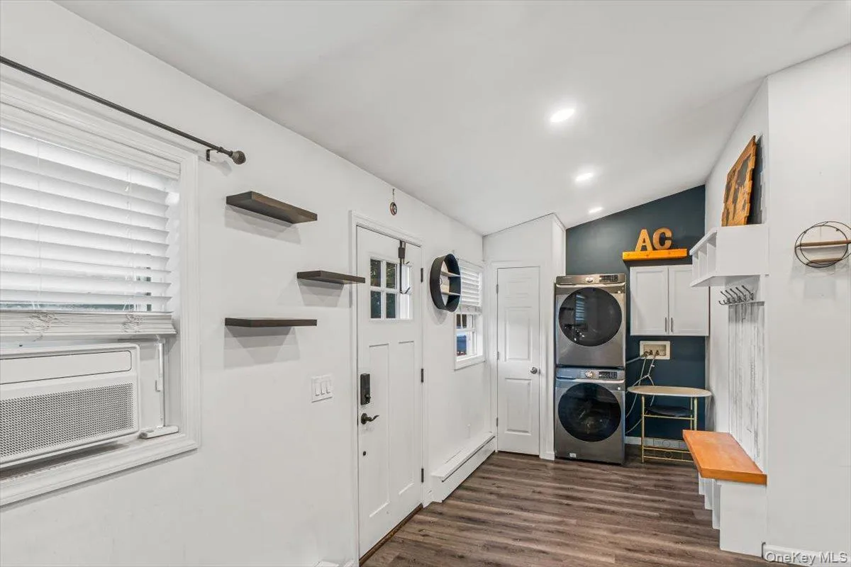 145 Carroll Avenue, Brookhaven, NY, 2 Bedrooms Bedrooms, 5 Rooms Rooms,1 BathroomBathrooms,Residential,For Rent,Carroll,0,1047914 145 Carroll Avenue, Brookhaven, NY, 2 Bedrooms Bedrooms, 5 Rooms Rooms,1 BathroomBathrooms,Residential,For Rent,Carroll,0,1047914