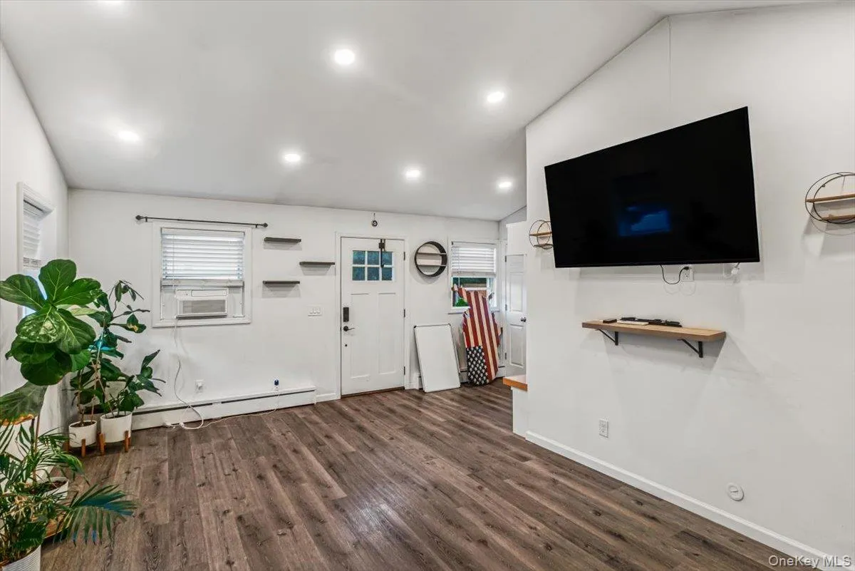 145 Carroll Avenue, Brookhaven, NY, 2 Bedrooms Bedrooms, 5 Rooms Rooms,1 BathroomBathrooms,Residential,For Rent,Carroll,0,1047914 145 Carroll Avenue, Brookhaven, NY, 2 Bedrooms Bedrooms, 5 Rooms Rooms,1 BathroomBathrooms,Residential,For Rent,Carroll,0,1047914