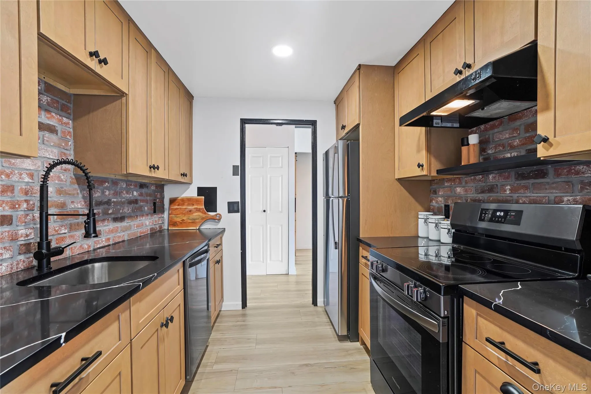 Beautiful new kitchen, granite countertops, stainless steel appliances. A cooks delight. Beautiful new kitchen, granite countertops, stainless steel appliances. A cooks delight.