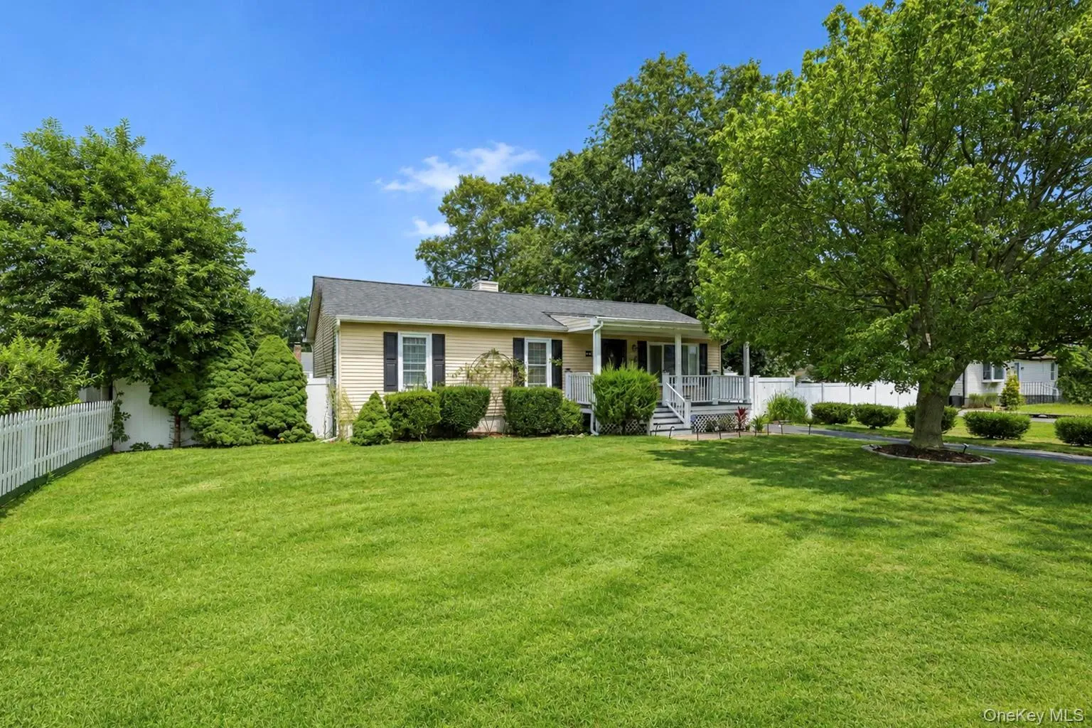 13 Adobe Drive, Brookhaven, NY, 3 Bedrooms Bedrooms, 5 Rooms Rooms,2 BathroomsBathrooms,Residential,For Rent,Adobe,0,1047931 13 Adobe Drive, Brookhaven, NY, 3 Bedrooms Bedrooms, 5 Rooms Rooms,2 BathroomsBathrooms,Residential,For Rent,Adobe,0,1047931