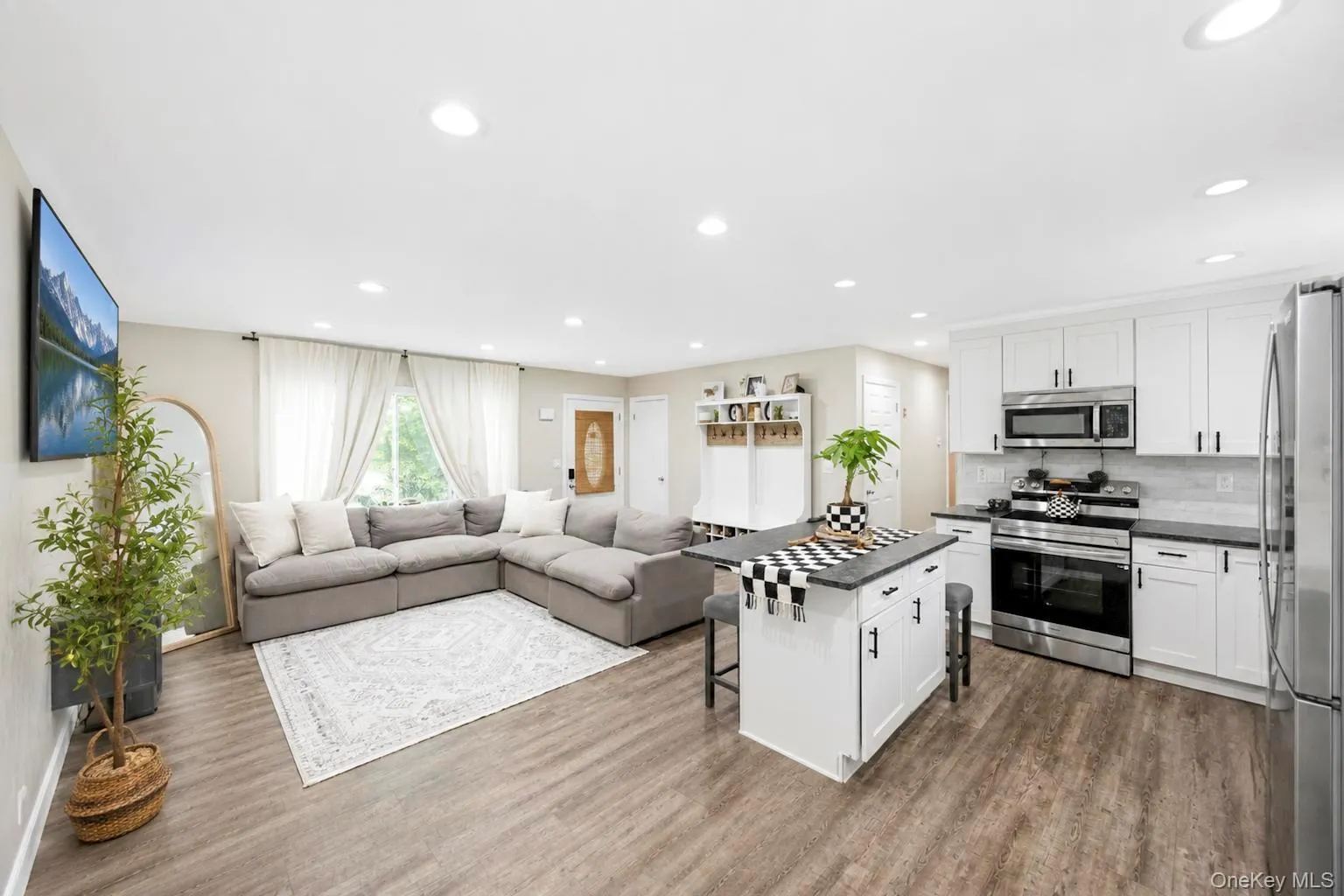 13 Adobe Drive, Brookhaven, NY, 3 Bedrooms Bedrooms, 5 Rooms Rooms,2 BathroomsBathrooms,Residential,For Rent,Adobe,0,1047931 13 Adobe Drive, Brookhaven, NY, 3 Bedrooms Bedrooms, 5 Rooms Rooms,2 BathroomsBathrooms,Residential,For Rent,Adobe,0,1047931