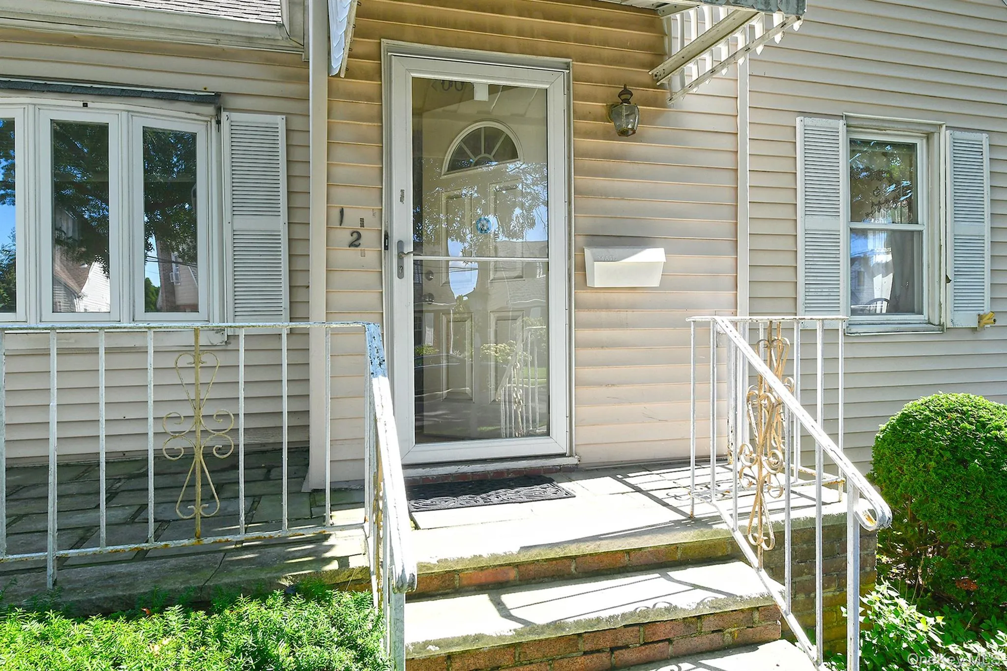 12 Hull Avenue, North Hempstead, NY, 5 Bedrooms Bedrooms, 7 Rooms Rooms,1 BathroomBathrooms,Residential,For Rent,Hull,0,1047936 12 Hull Avenue, North Hempstead, NY, 5 Bedrooms Bedrooms, 7 Rooms Rooms,1 BathroomBathrooms,Residential,For Rent,Hull,0,1047936