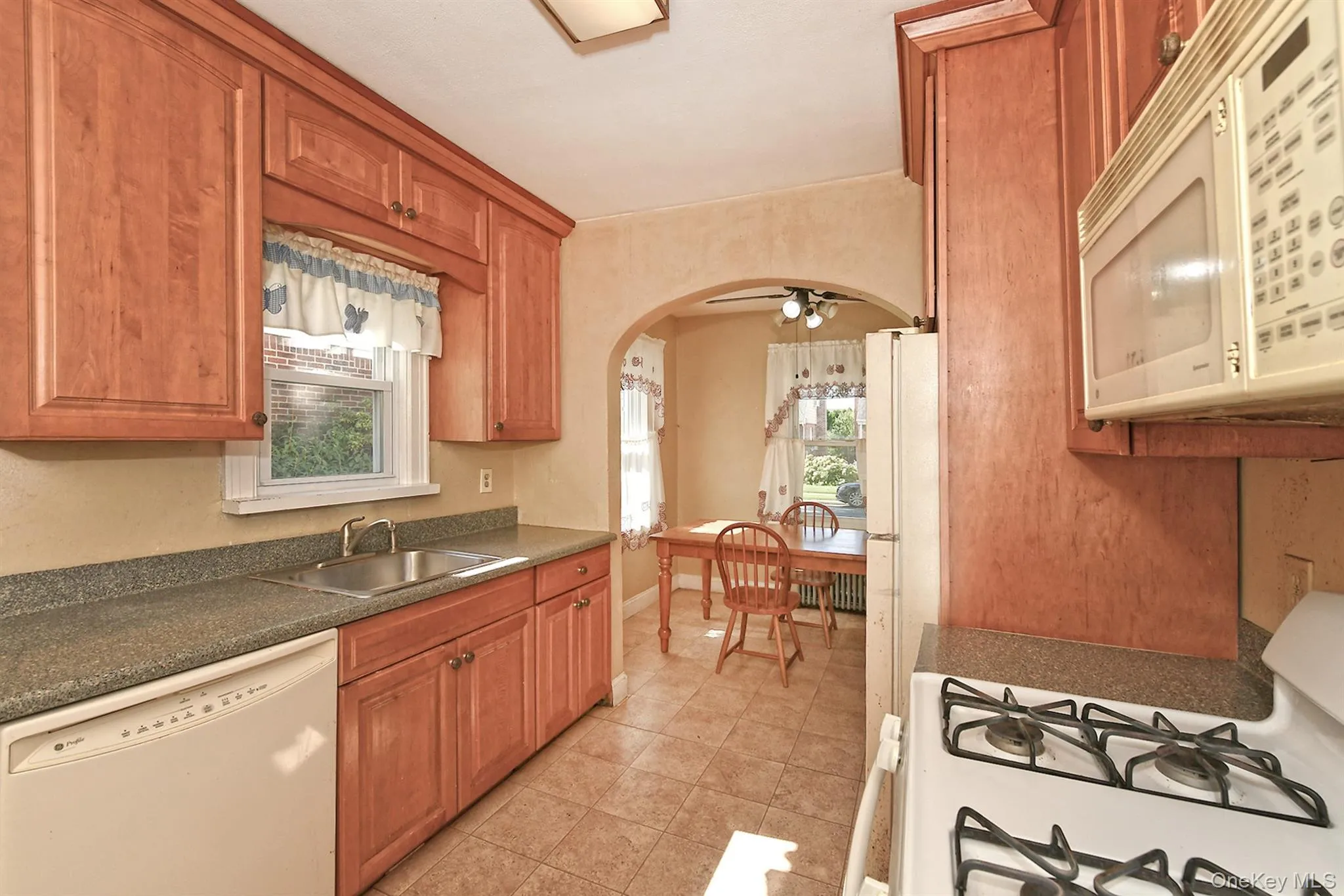 12 Hull Avenue, North Hempstead, NY, 5 Bedrooms Bedrooms, 7 Rooms Rooms,1 BathroomBathrooms,Residential,For Rent,Hull,0,1047936 12 Hull Avenue, North Hempstead, NY, 5 Bedrooms Bedrooms, 7 Rooms Rooms,1 BathroomBathrooms,Residential,For Rent,Hull,0,1047936