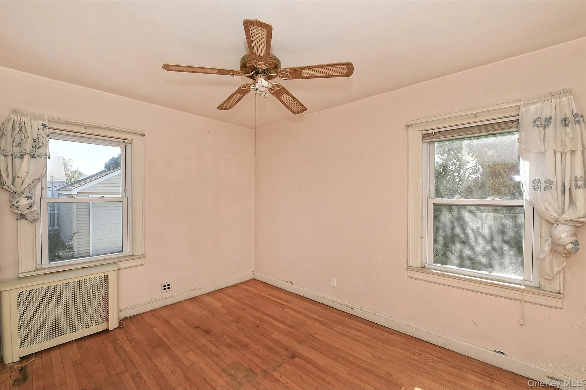 12 Hull Avenue, North Hempstead, NY, 5 Bedrooms Bedrooms, 7 Rooms Rooms,1 BathroomBathrooms,Residential,For Rent,Hull,0,1047936 12 Hull Avenue, North Hempstead, NY, 5 Bedrooms Bedrooms, 7 Rooms Rooms,1 BathroomBathrooms,Residential,For Rent,Hull,0,1047936
