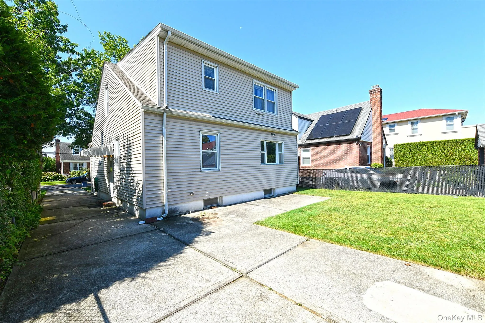 12 Hull Avenue, North Hempstead, NY, 5 Bedrooms Bedrooms, 7 Rooms Rooms,1 BathroomBathrooms,Residential,For Rent,Hull,0,1047936 12 Hull Avenue, North Hempstead, NY, 5 Bedrooms Bedrooms, 7 Rooms Rooms,1 BathroomBathrooms,Residential,For Rent,Hull,0,1047936