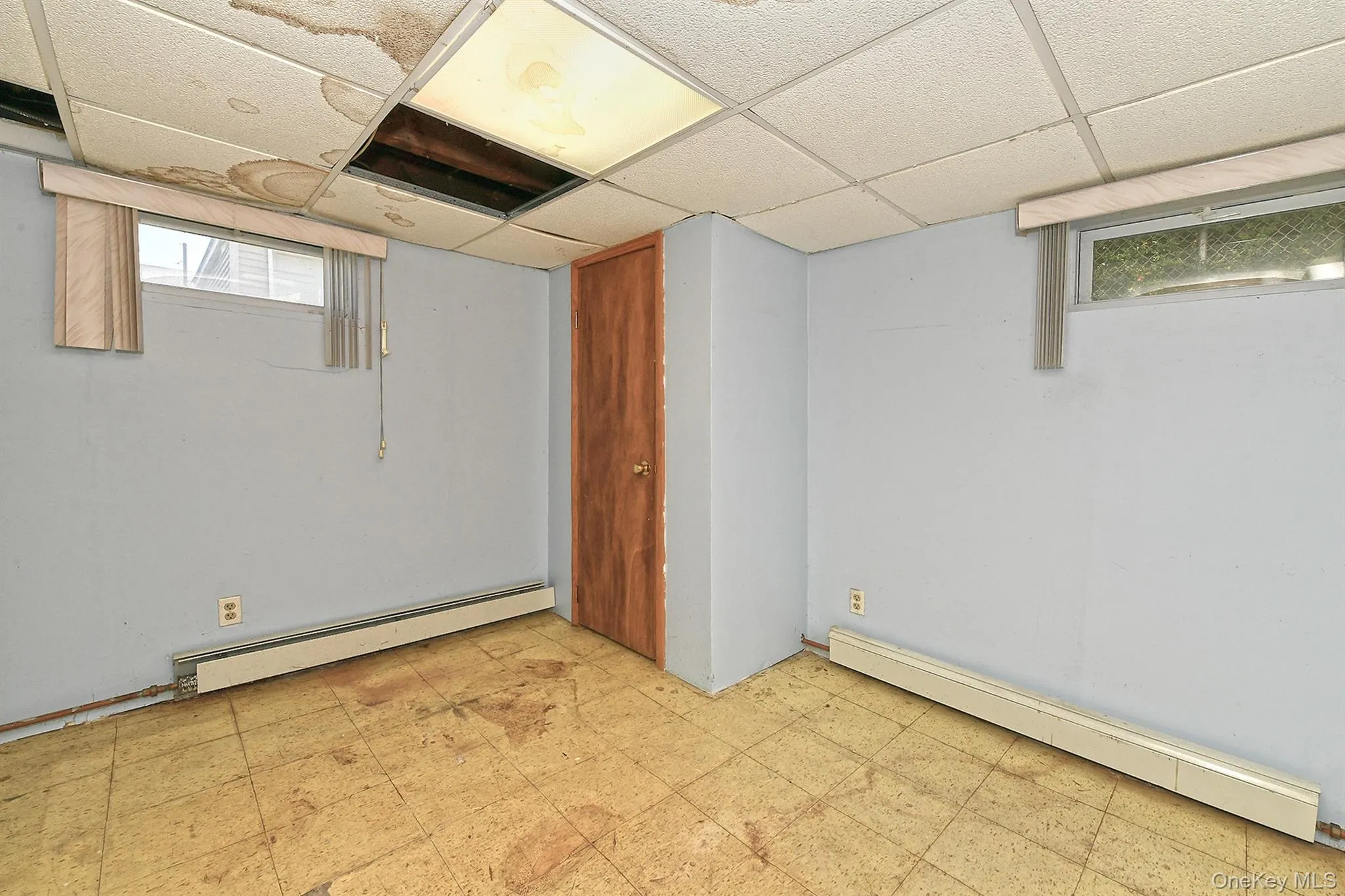 12 Hull Avenue, North Hempstead, NY, 5 Bedrooms Bedrooms, 7 Rooms Rooms,1 BathroomBathrooms,Residential,For Rent,Hull,0,1047936 12 Hull Avenue, North Hempstead, NY, 5 Bedrooms Bedrooms, 7 Rooms Rooms,1 BathroomBathrooms,Residential,For Rent,Hull,0,1047936